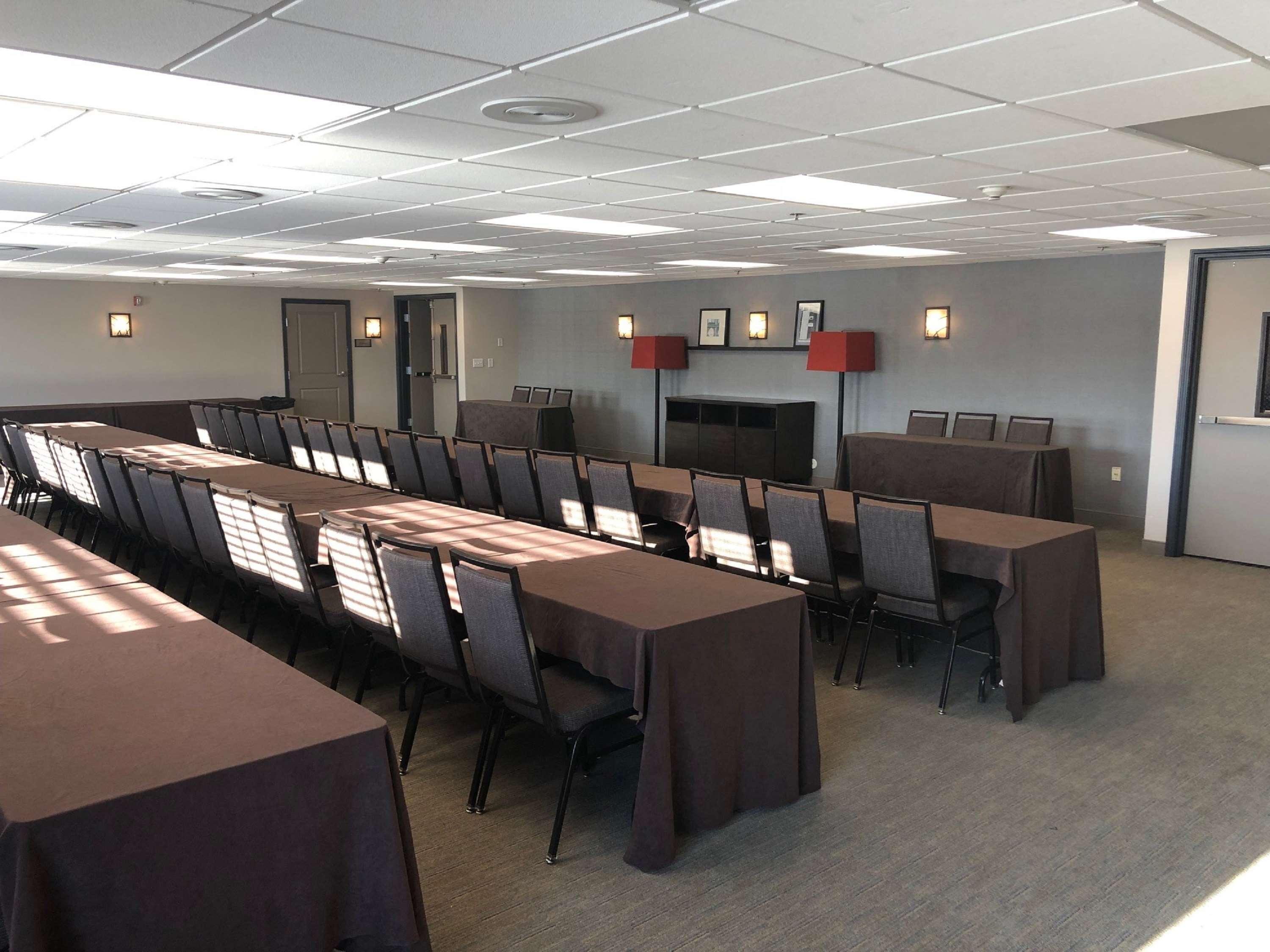 Centro de Negocios Country Inn Suites By Radisson Bismarck Nd