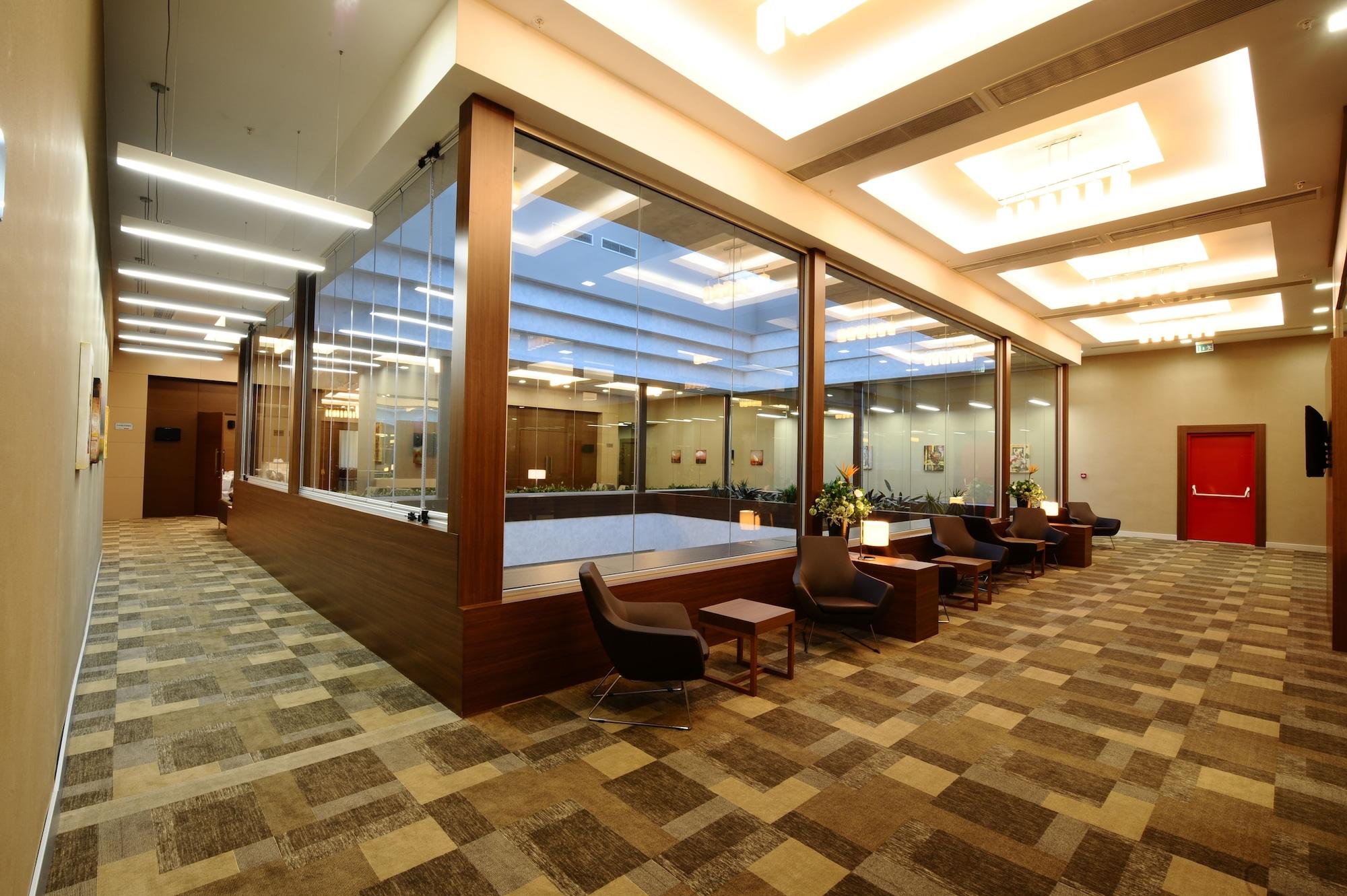 Vista Lobby Ramada by Wyndham Podgorica