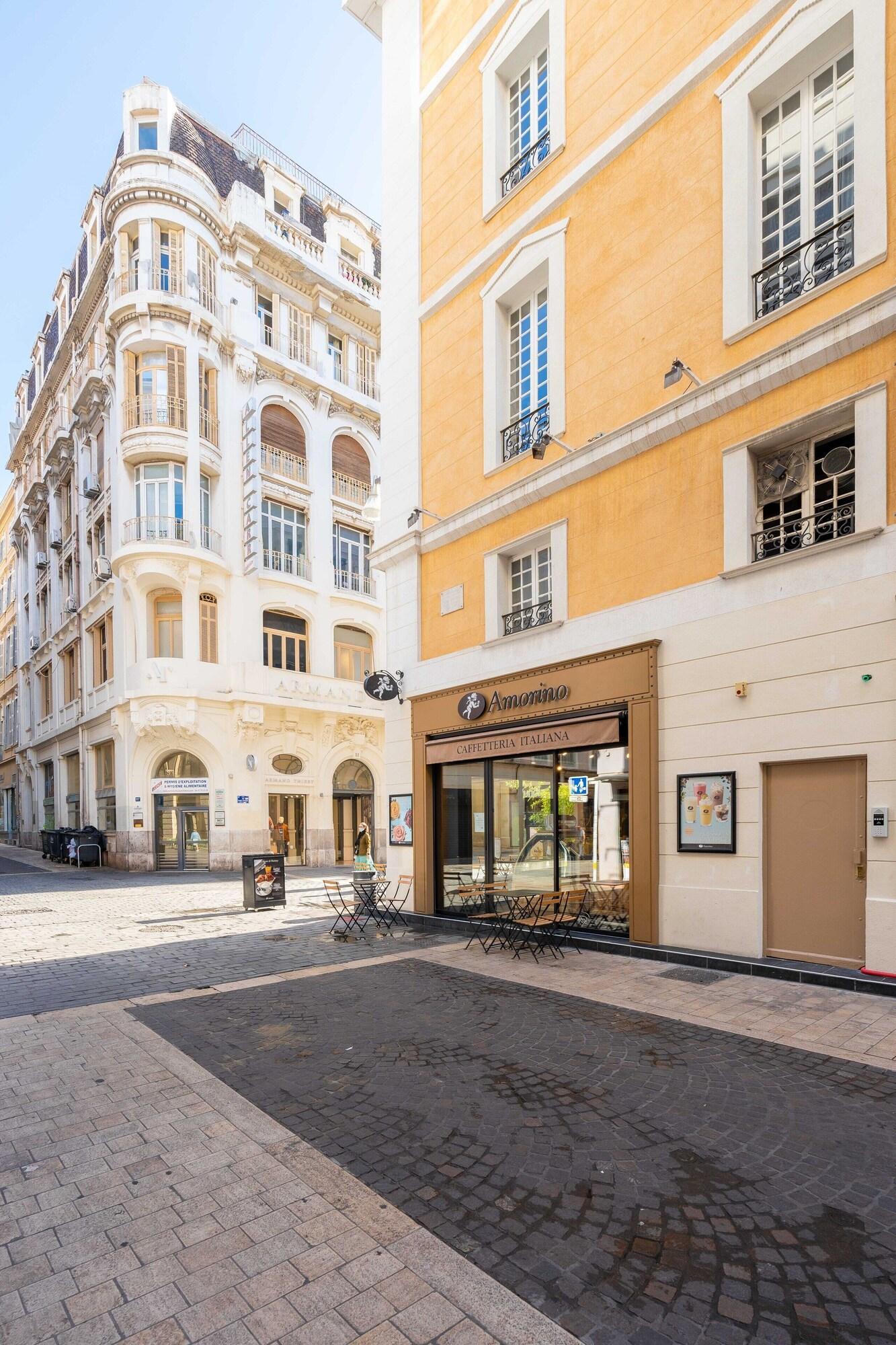 Varios Les Petits Pavillons