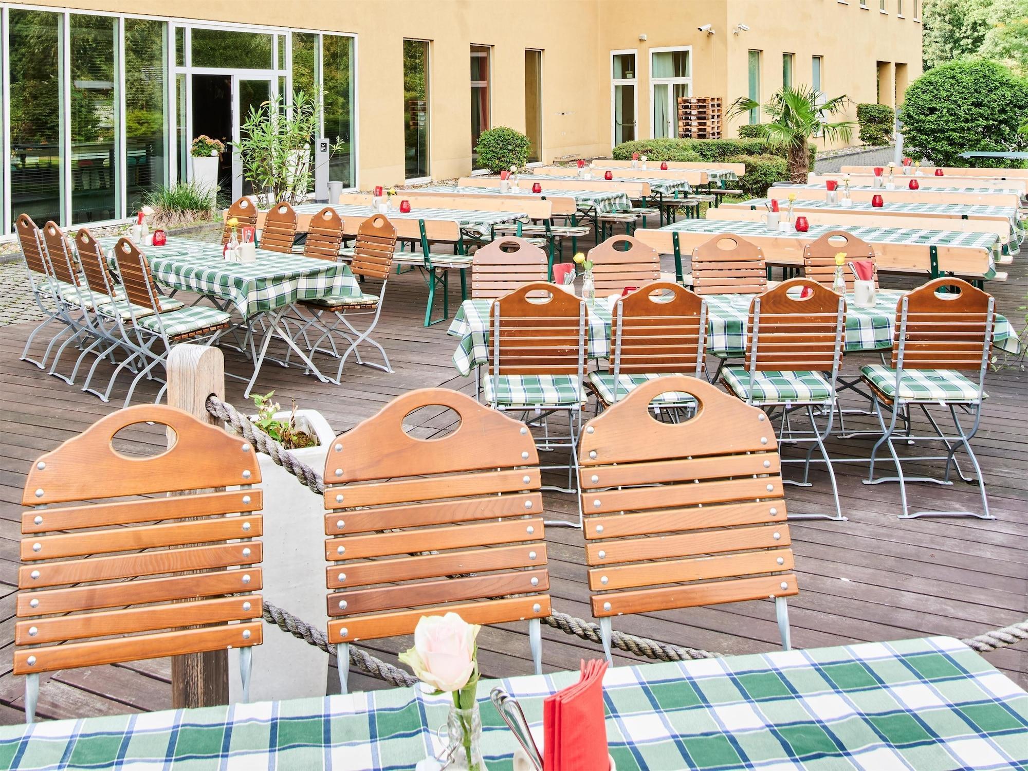 Varios B&B HOTEL Frankfurt-Messe