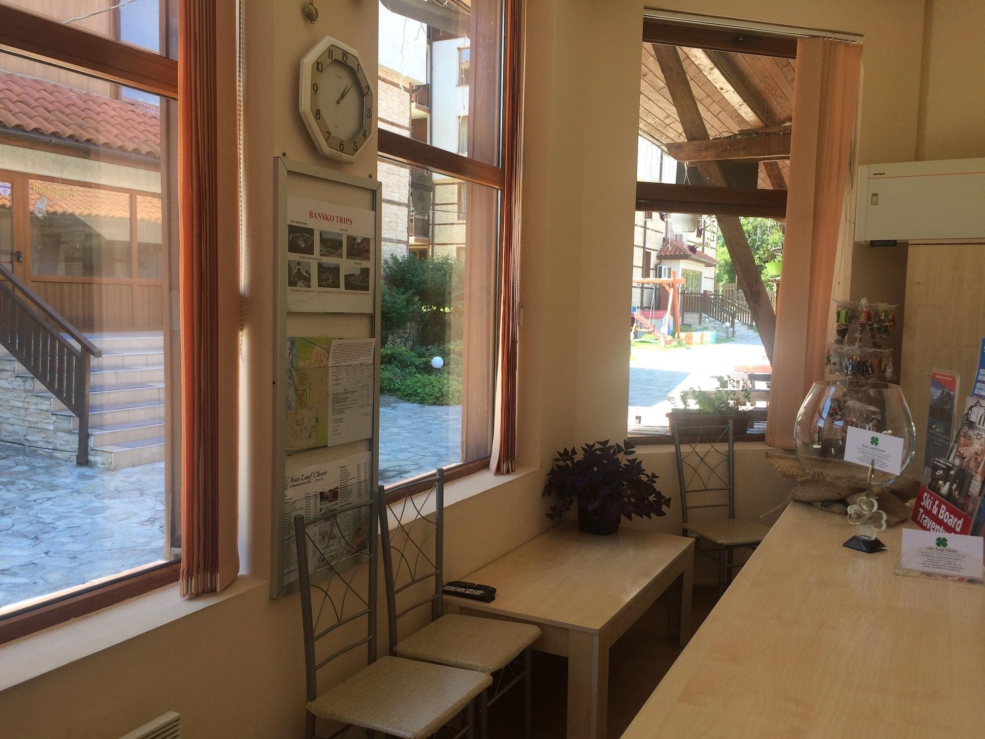 Vista Lobby Four Leaf Clover Apartments to Rent