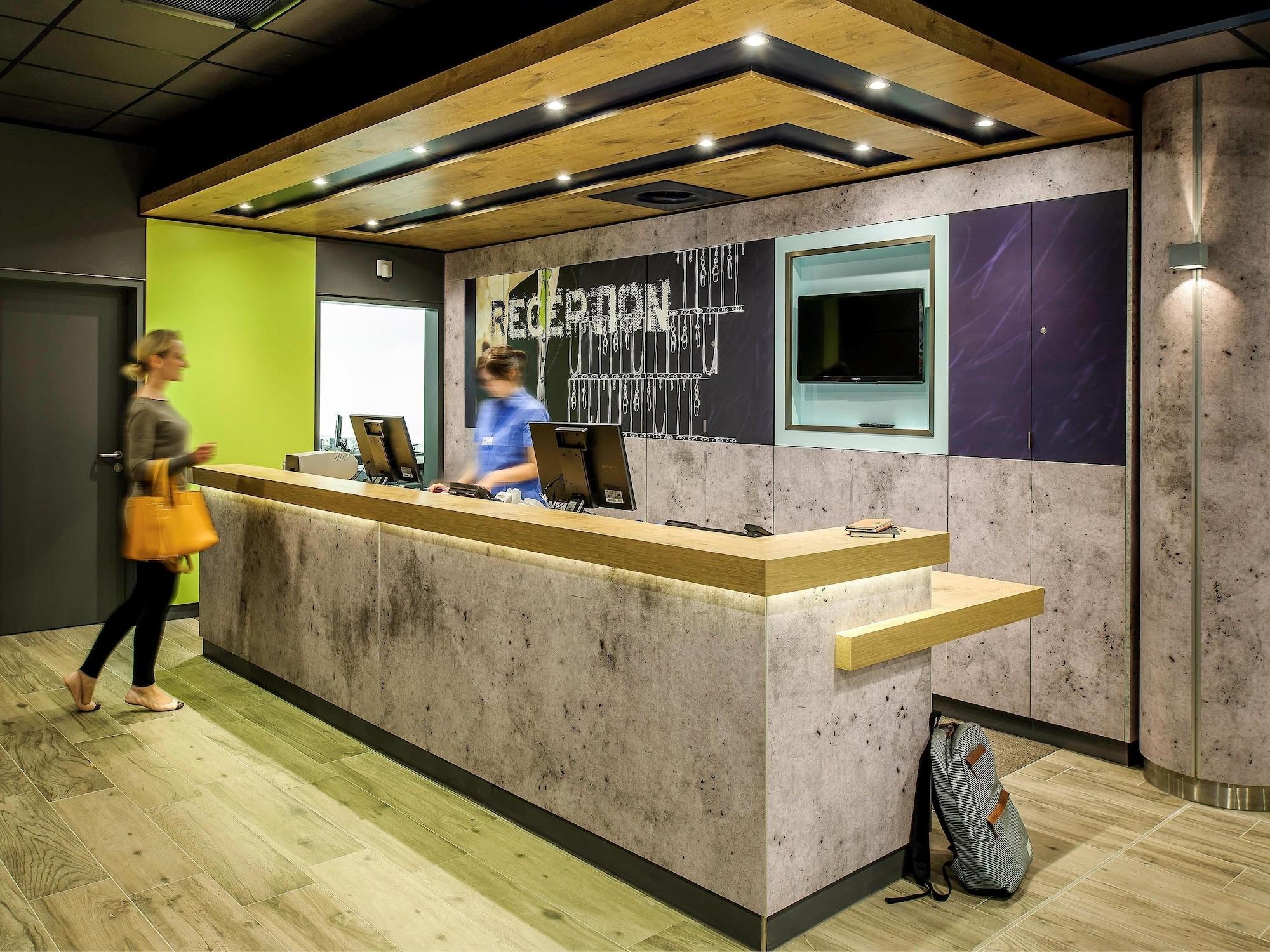 Vista Lobby ibis budget Manchester Salford Quays