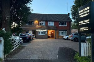 Alojamiento - High Trees Gatwick Guest House