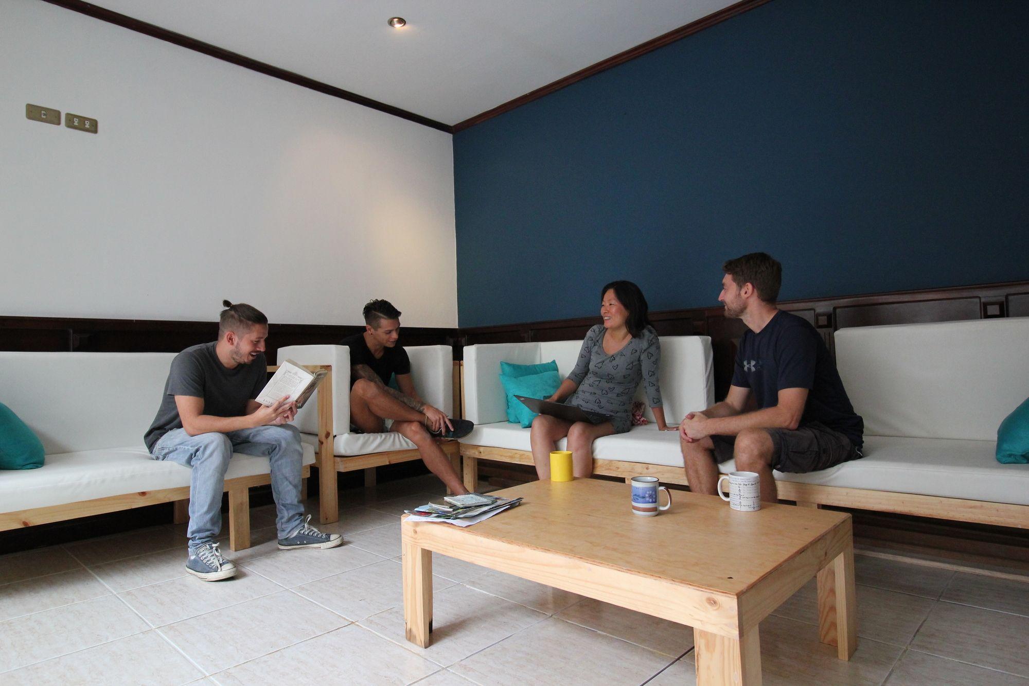 Vista Lobby Upe Hostel - Adults only