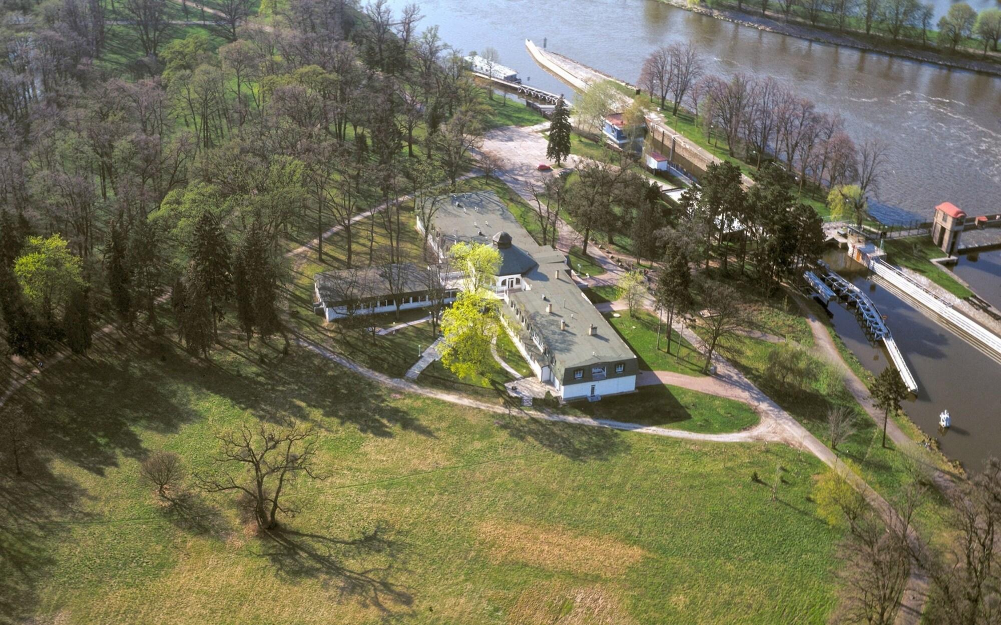 Vista Exterior Hotel Ostrov