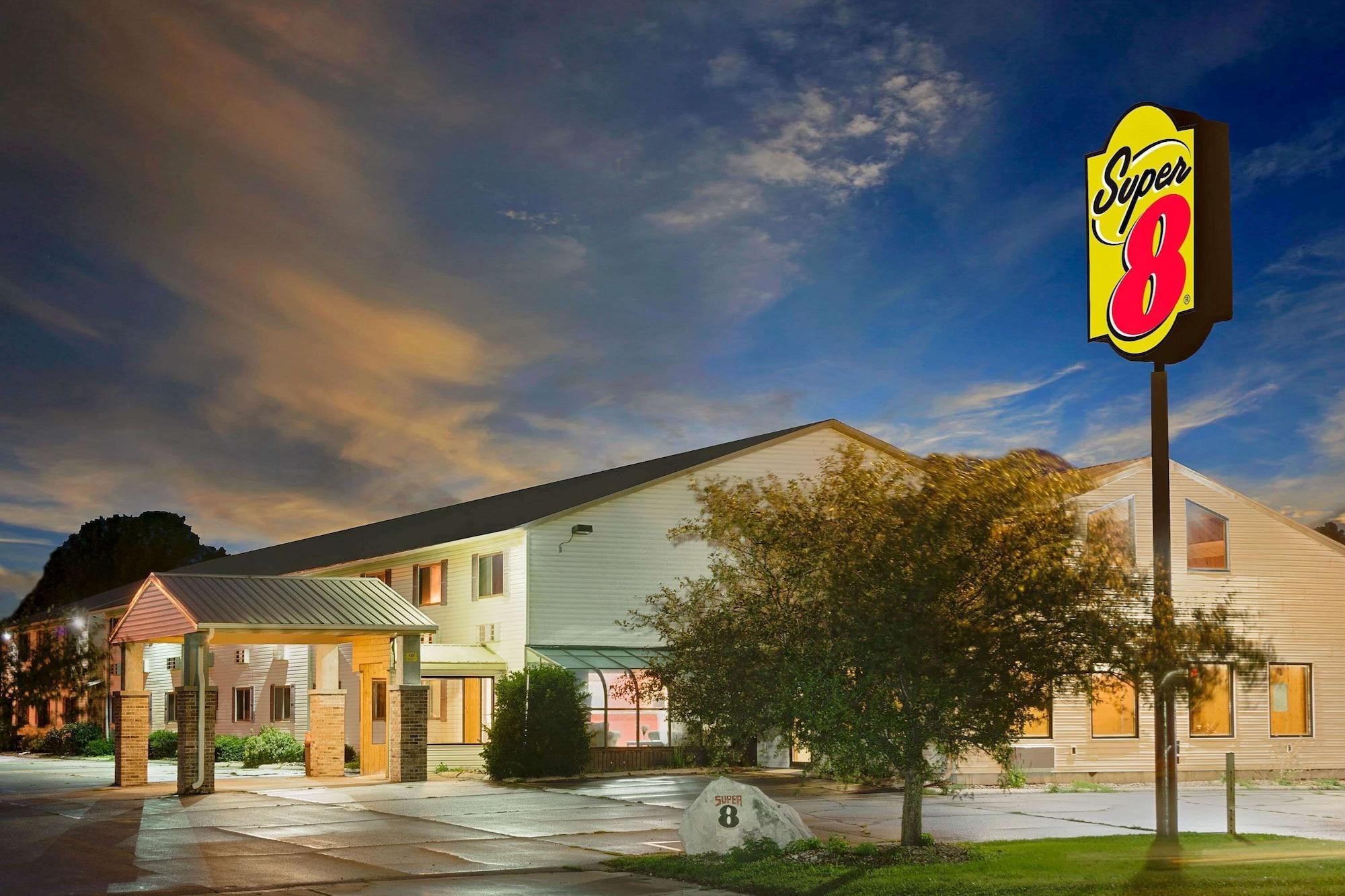 Varios Super 8 by Wyndham Iowa Falls