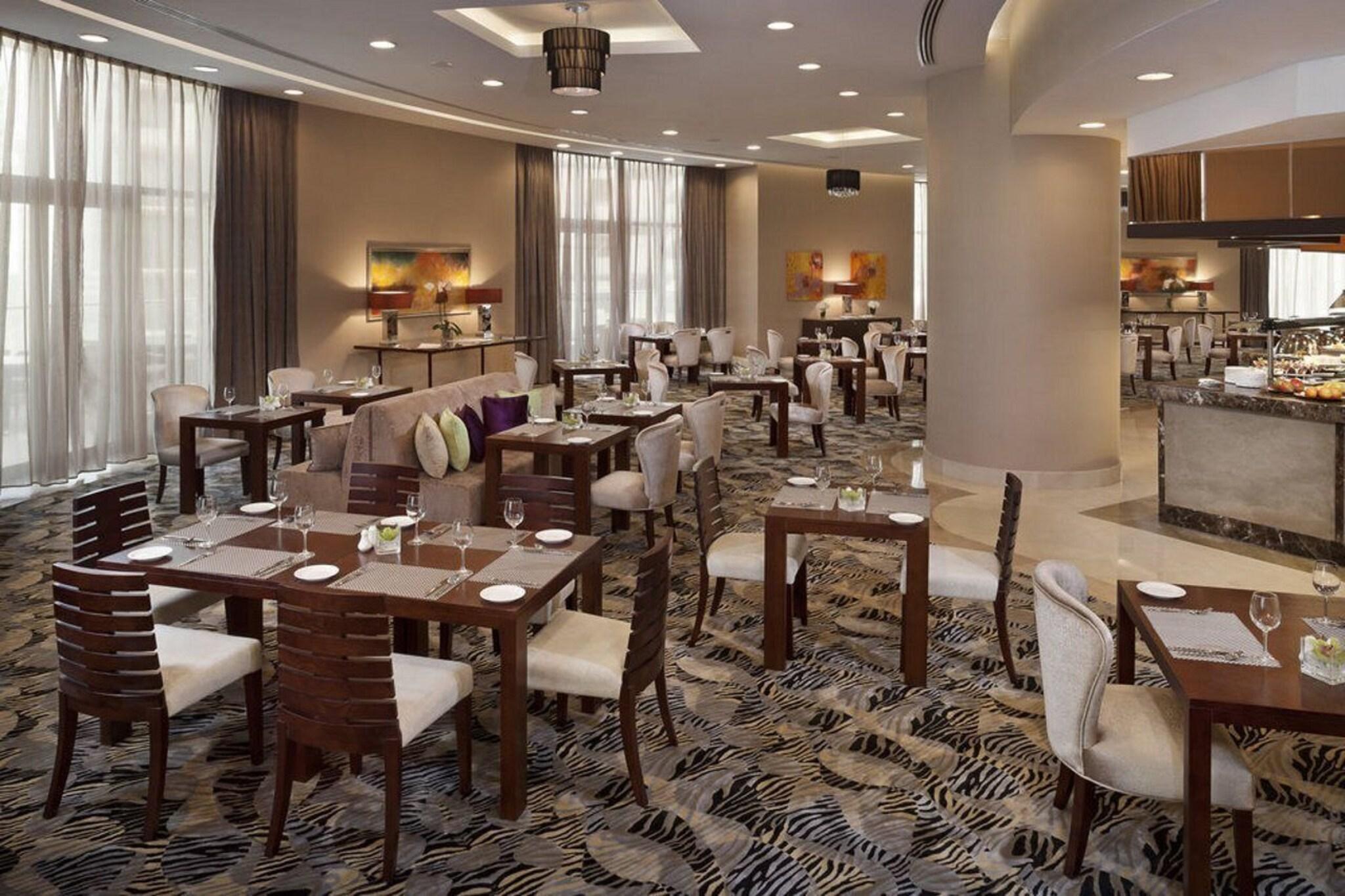 Restaurant Best Plaza West Bay