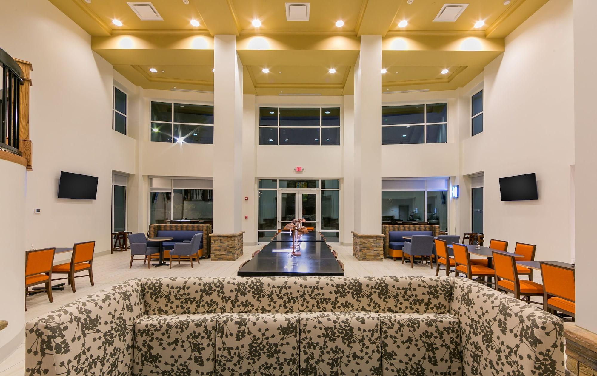 Vista Lobby Holiday Inn Express Gatlinburg Downtown by IHG