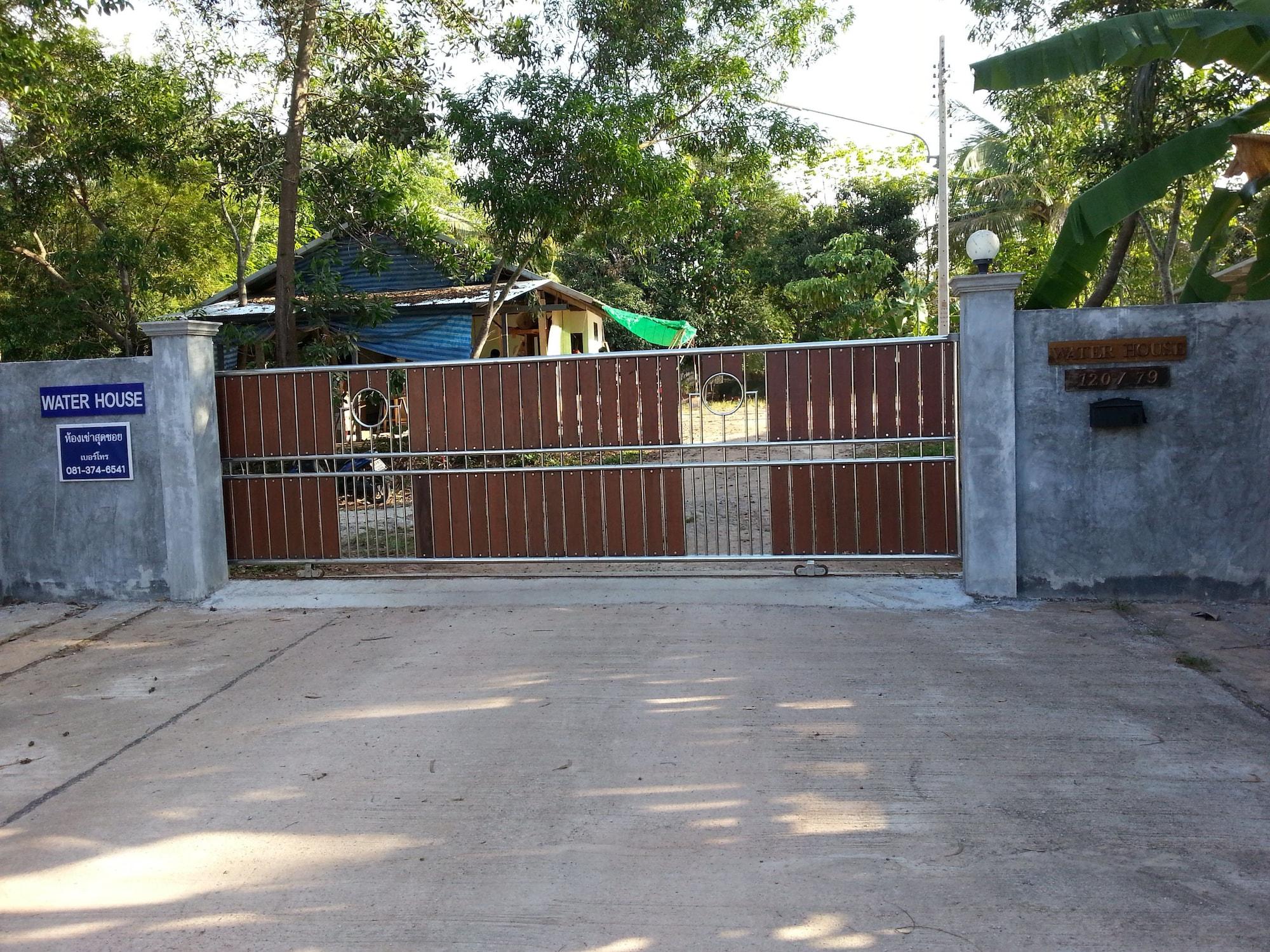 Vista Exterior Water's House