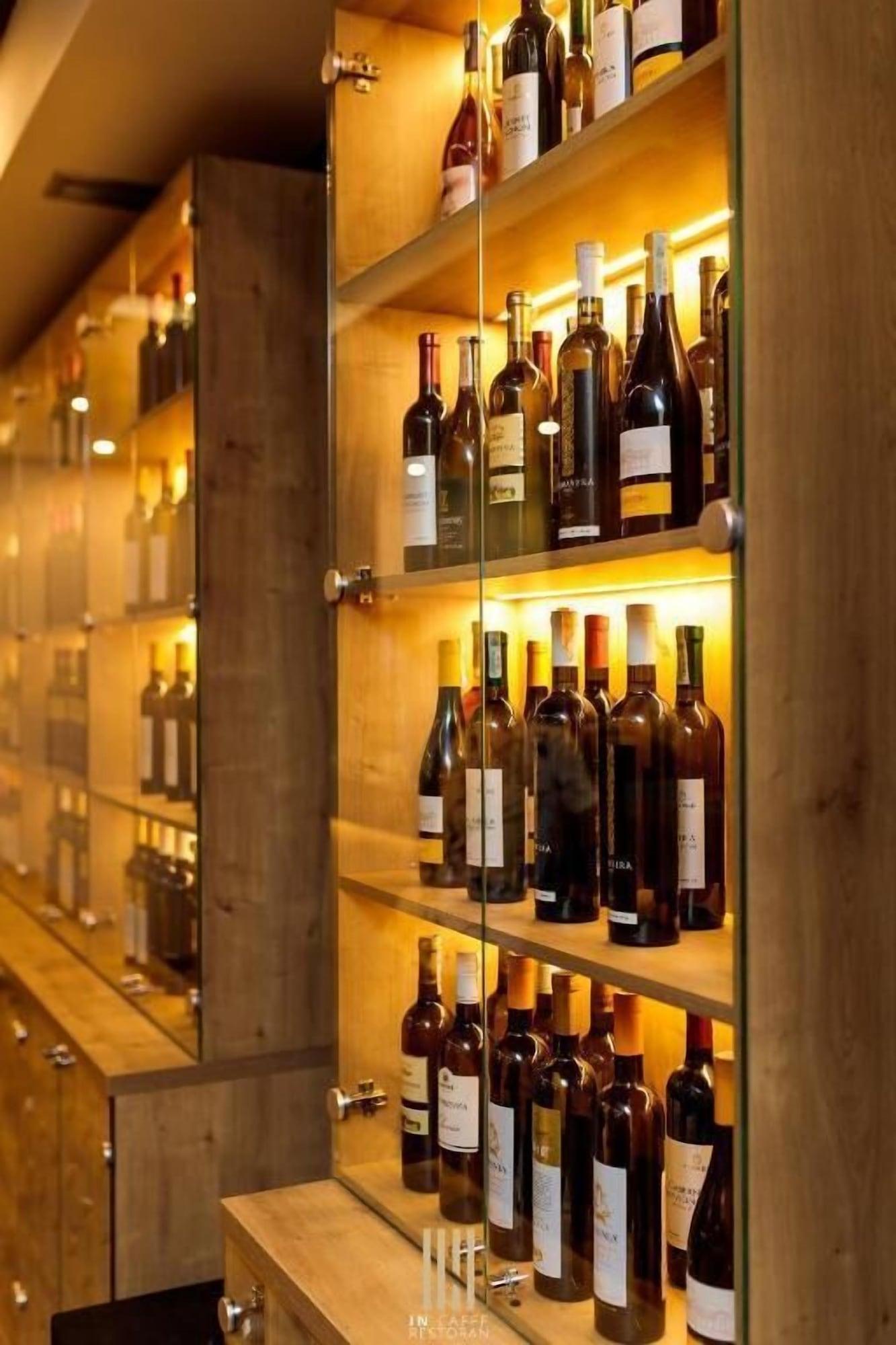 Bar/Salón Hotel IN