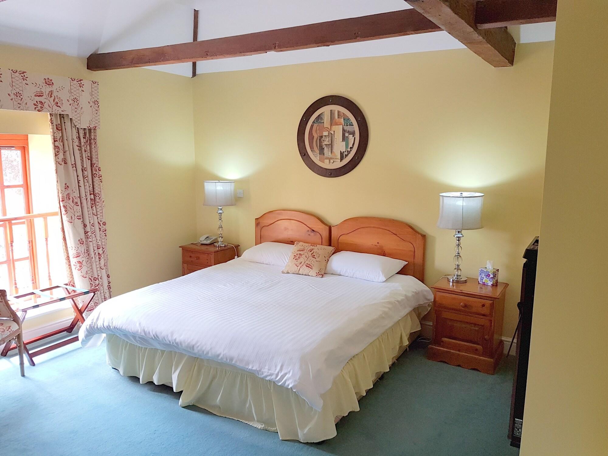 Varios Roade House Hotel