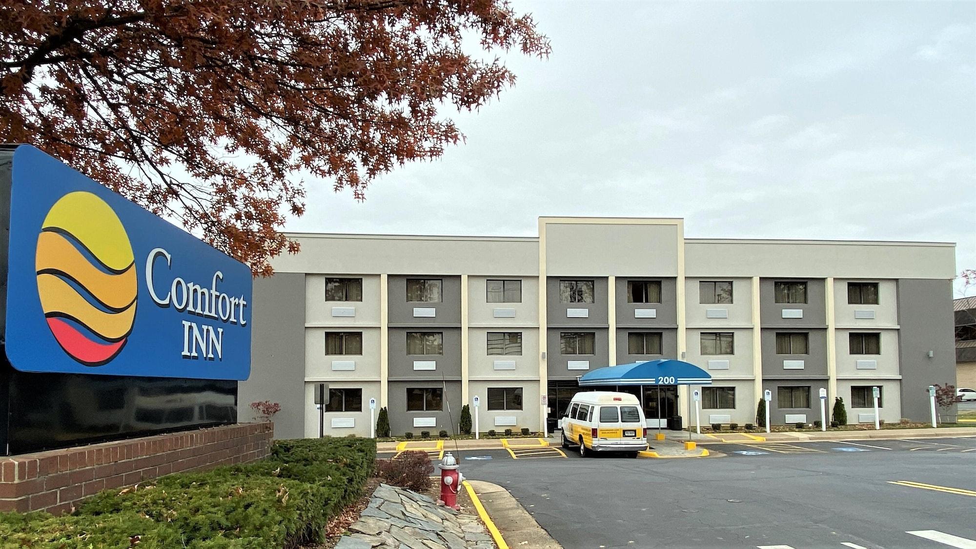 Vista Exterior Comfort Inn Herndon - Reston