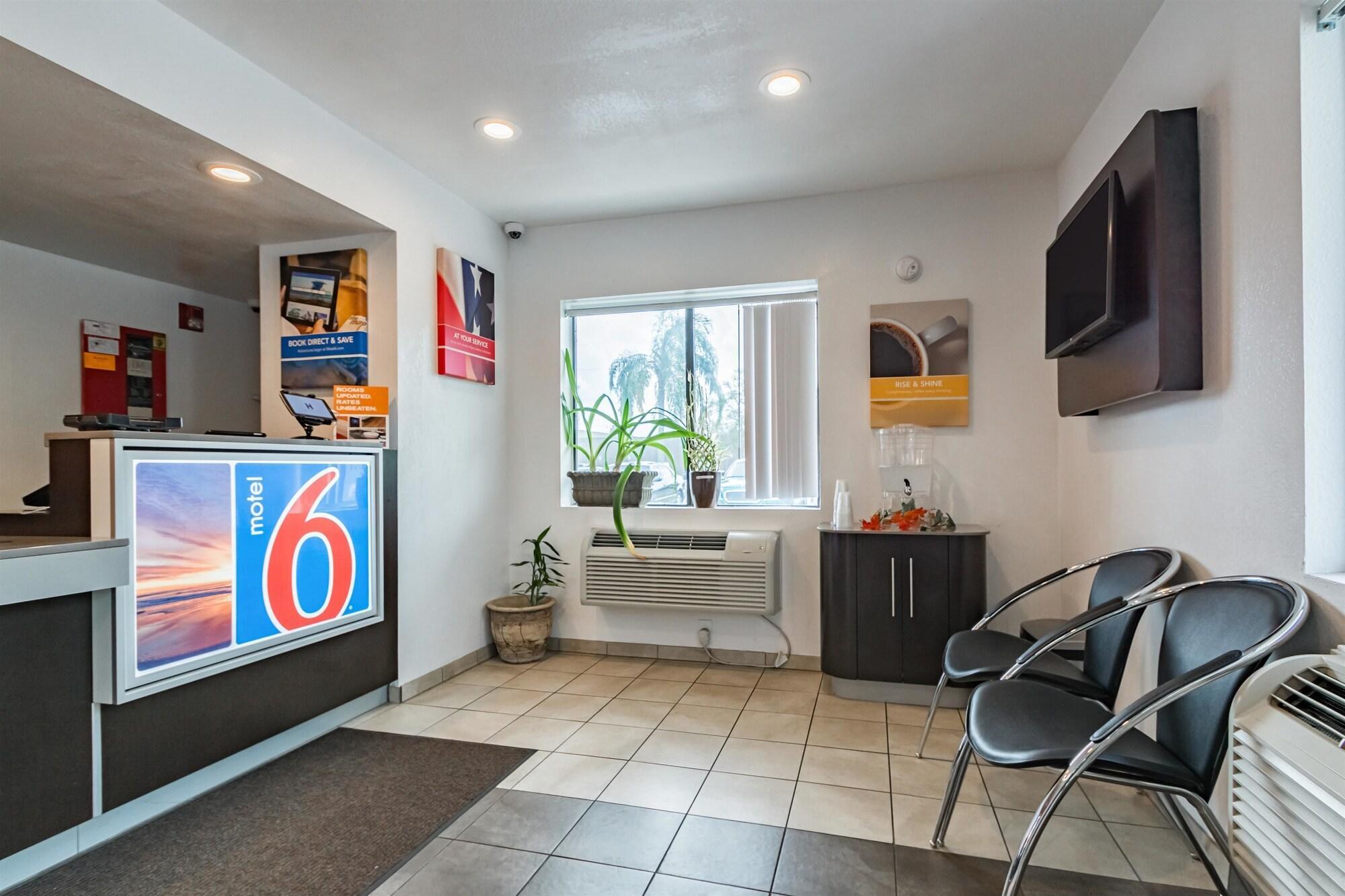 Restaurant Motel 6 Ft. Pierce, FL, Fort Pierce