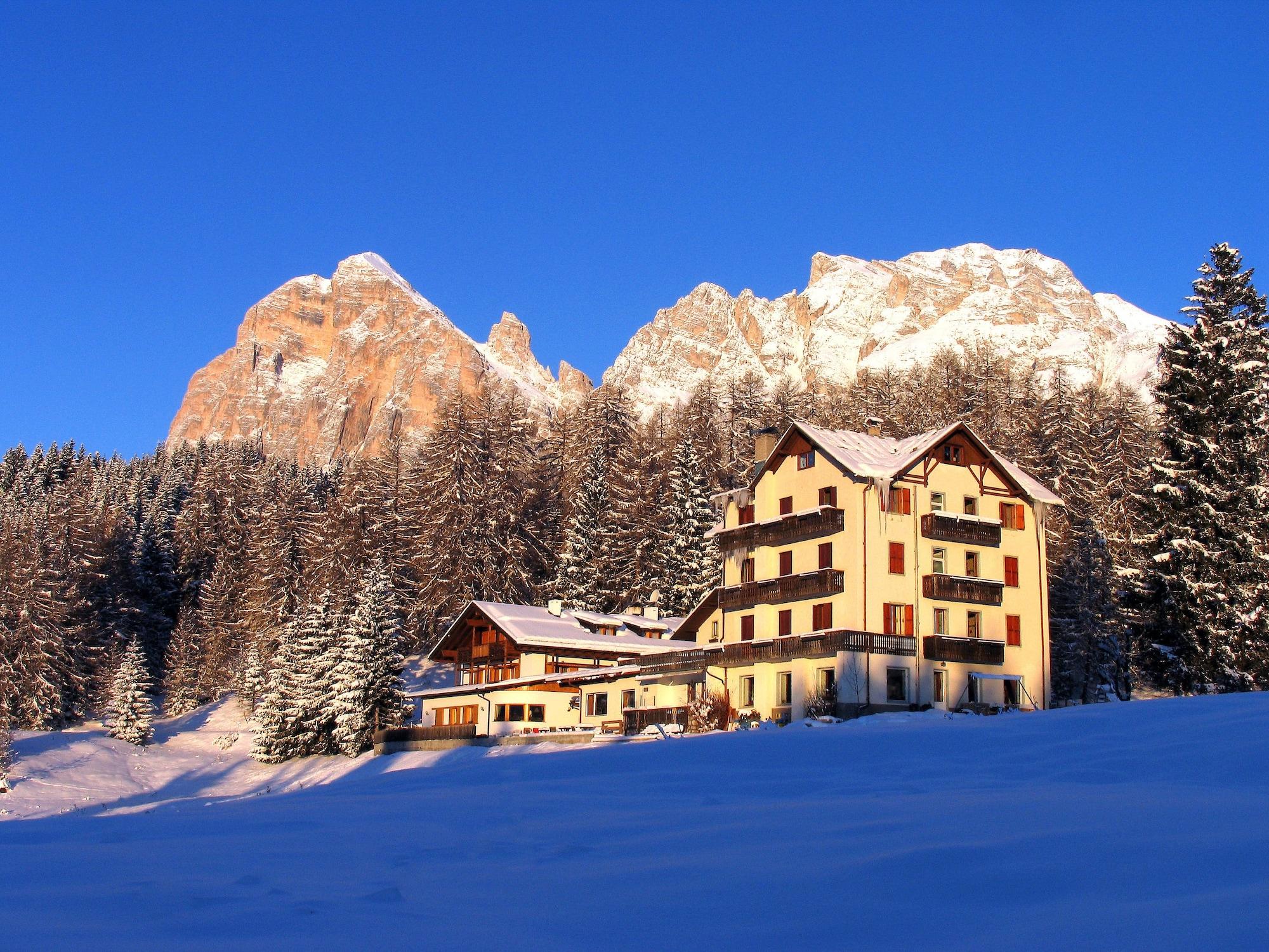 Varios Sport Hotel Pocol