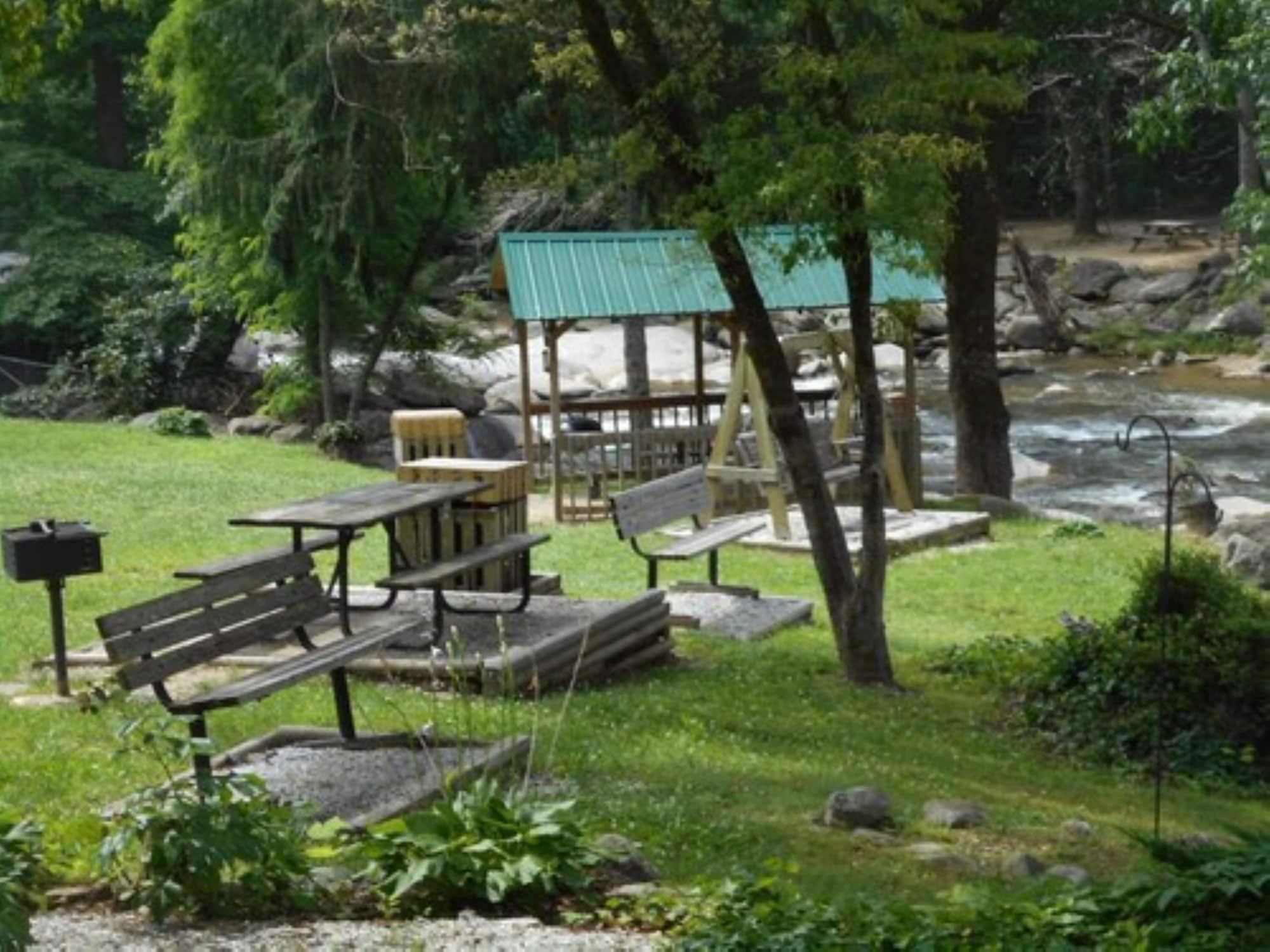Comodidades del Alojamiento Evening Shade River Lodge and Cabins