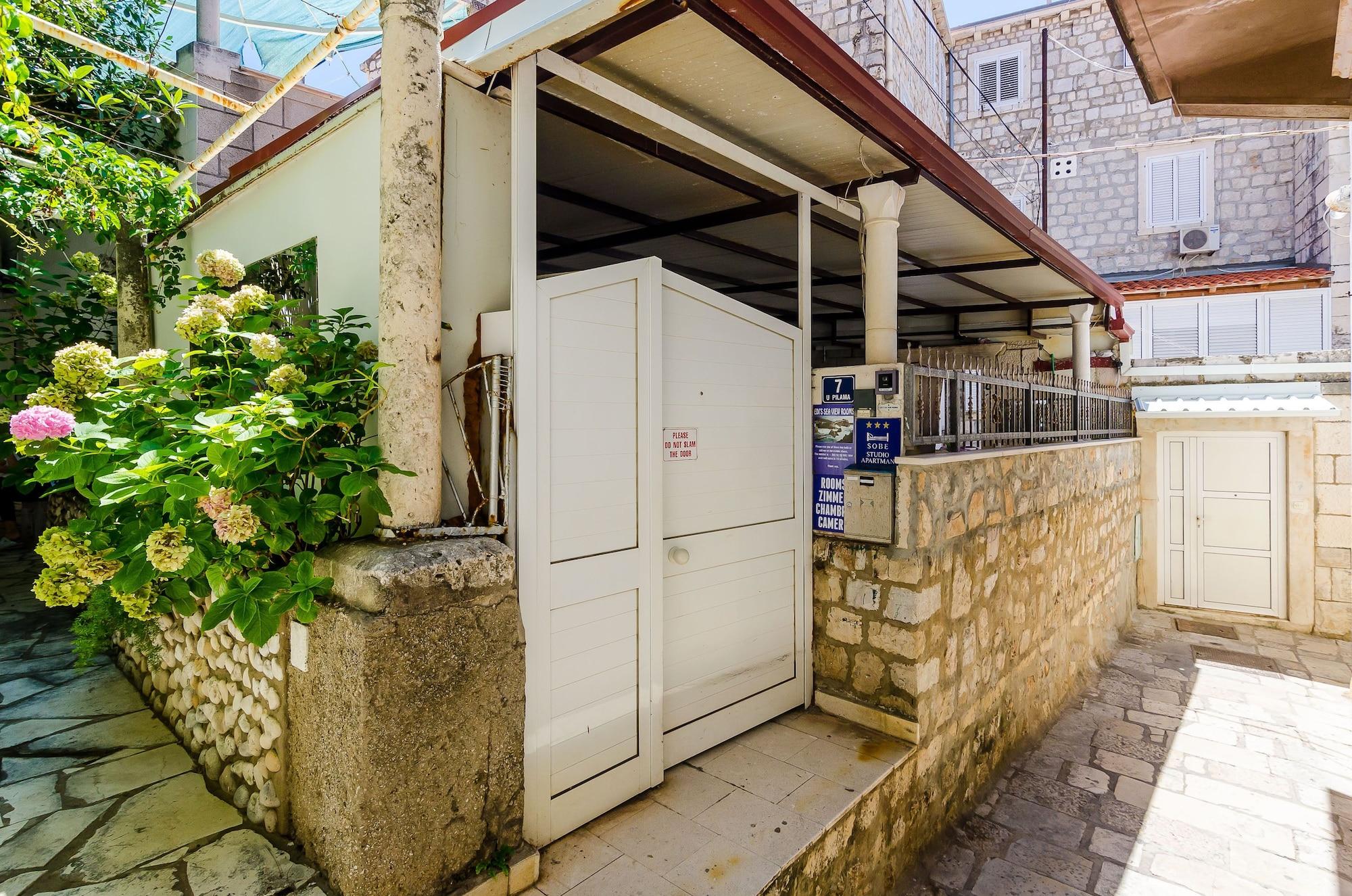 Vista Exterior Rooms City Central Old Town