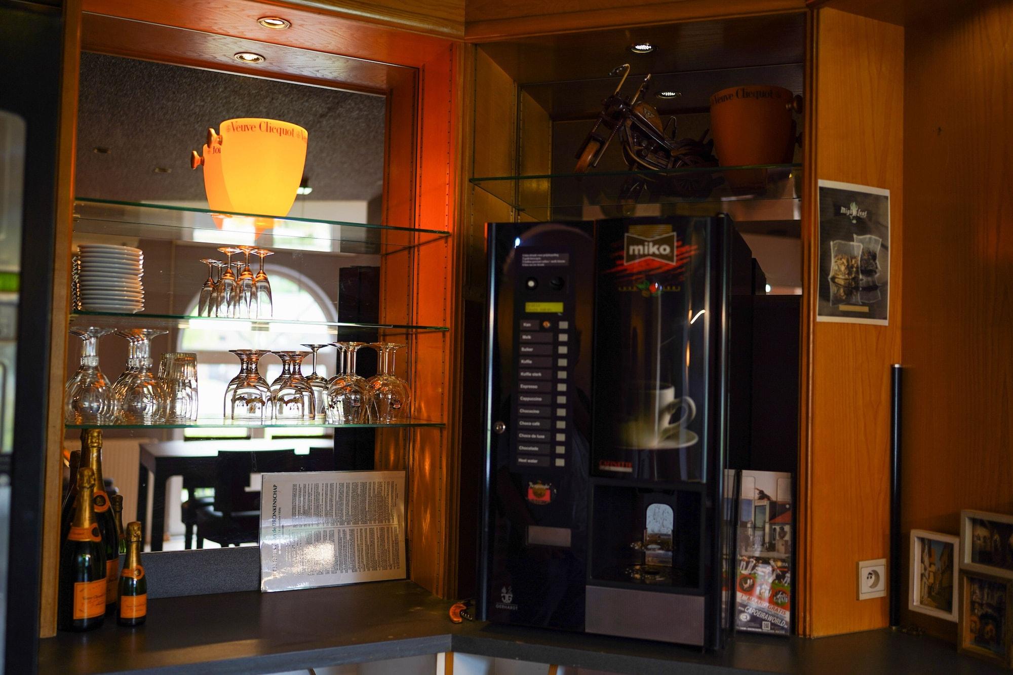 Bar/Salón Prins Van Oranje