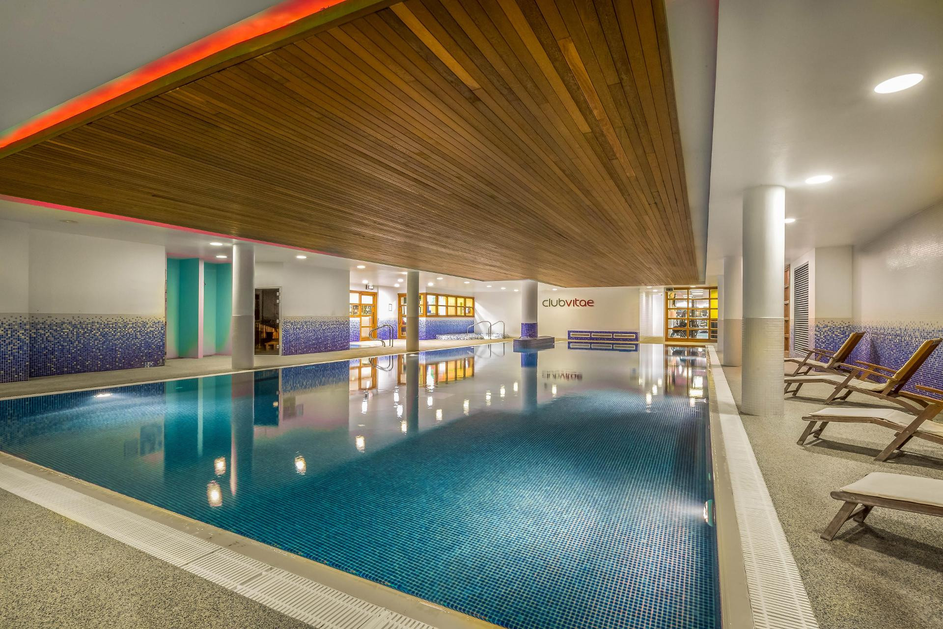 Vista Exterior Clayton Hotel Cardiff Lane