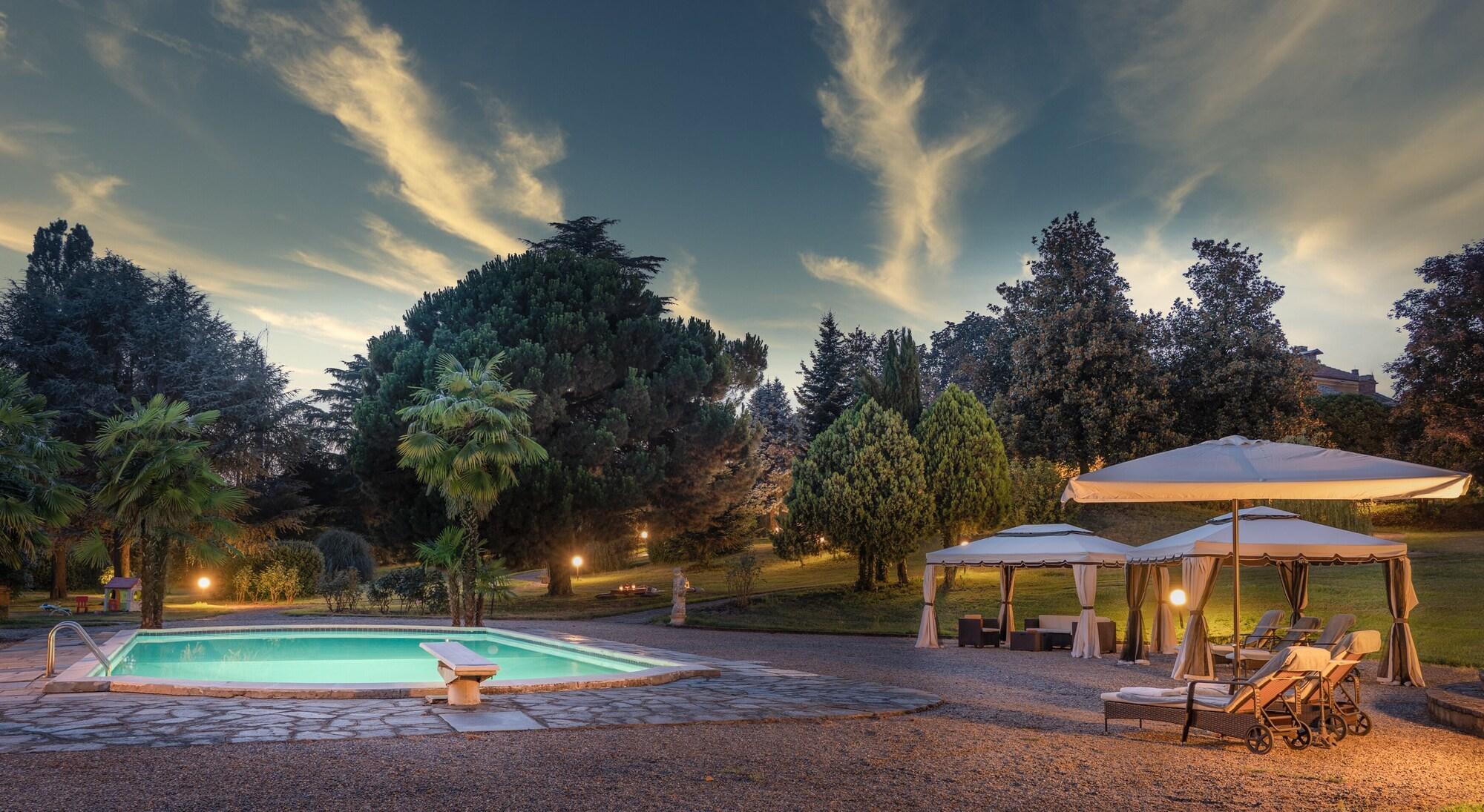 Vista Piscina Palazzo Cavagna Sangiuliani