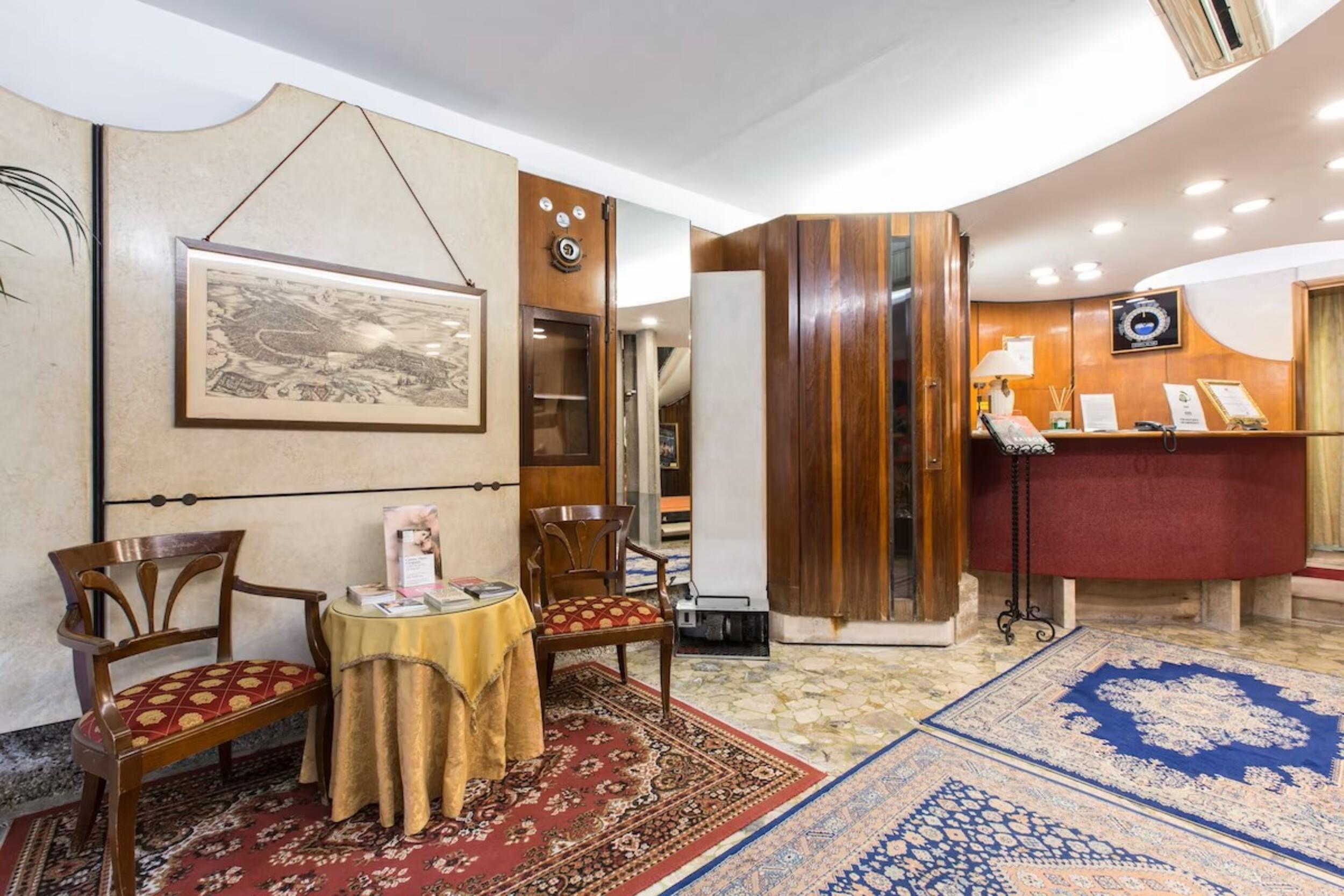 Vista Lobby Hotel Ambassador Tre Rose