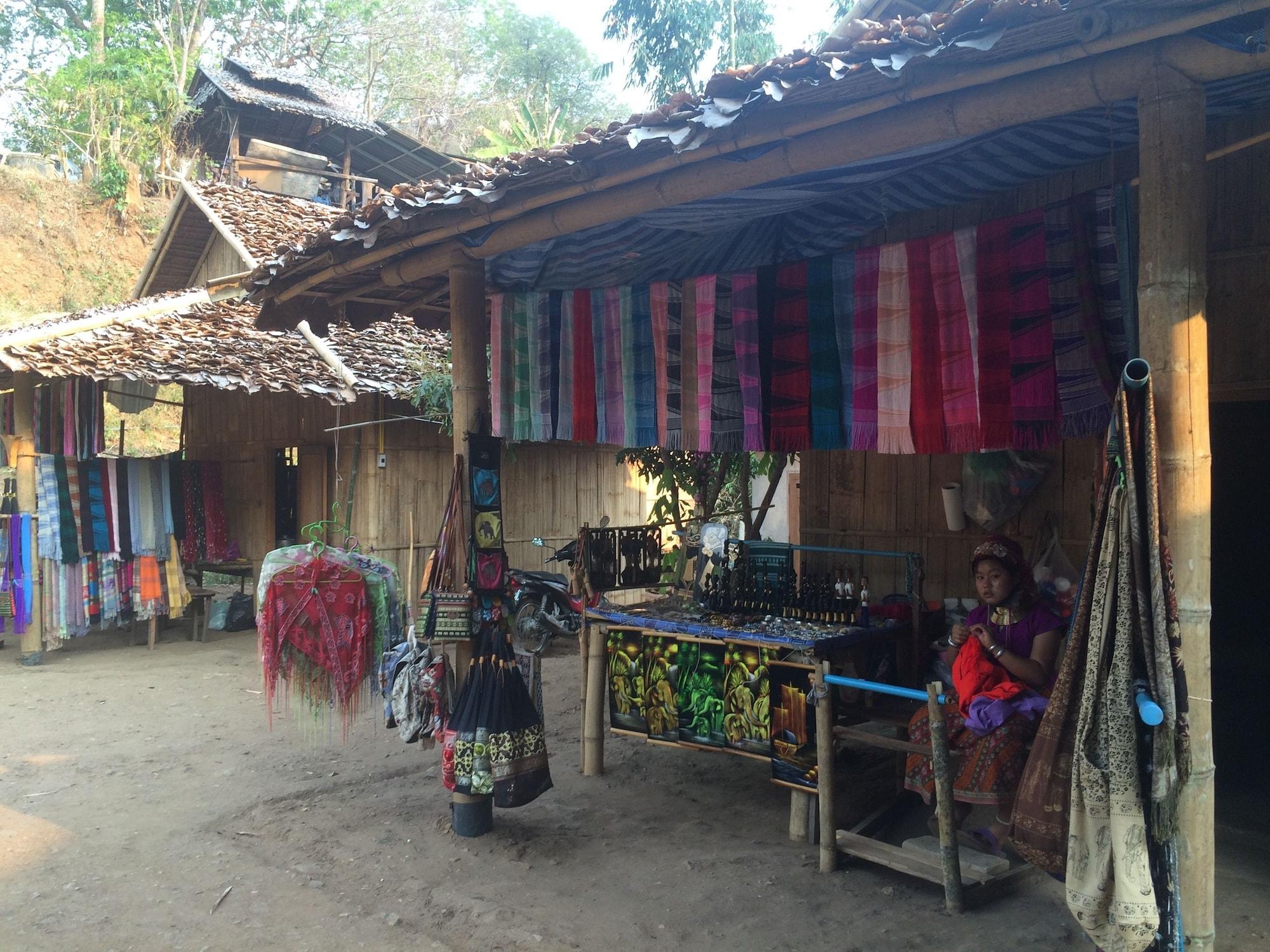 Vista Exterior Suan Pra - Inn