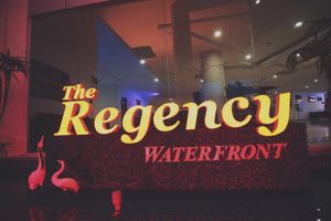 Alojamiento - The Regency Waterfront Hotel