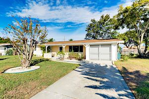 Arriendo temporal - Sunny Beach Bungalow - 2 Br Home