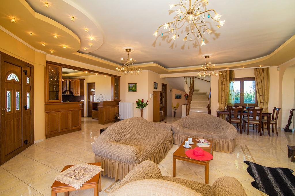 Vista Lobby Zante View Studios