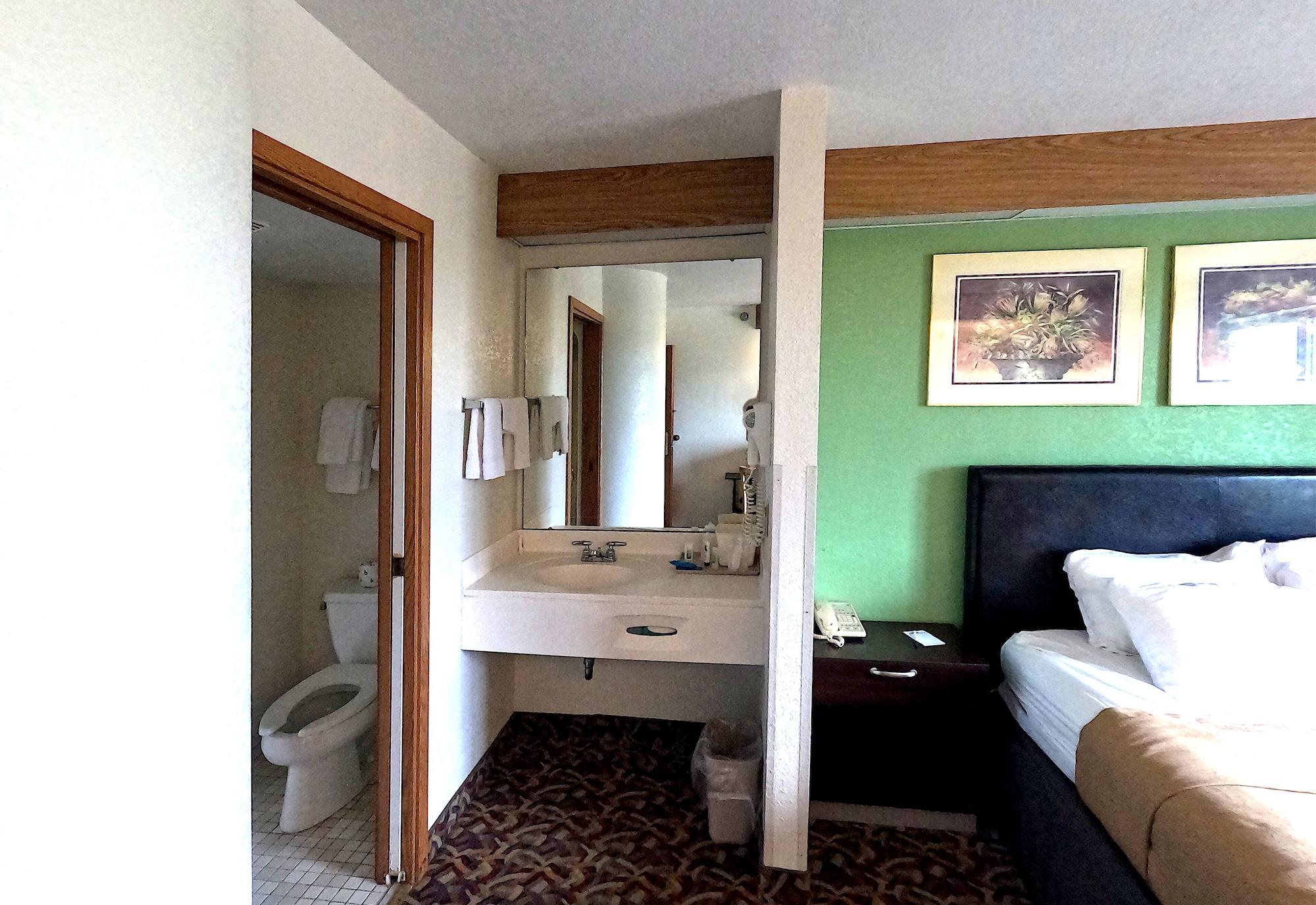 Equipamiento de Habitación Pleasant Stay Inn & Suites
