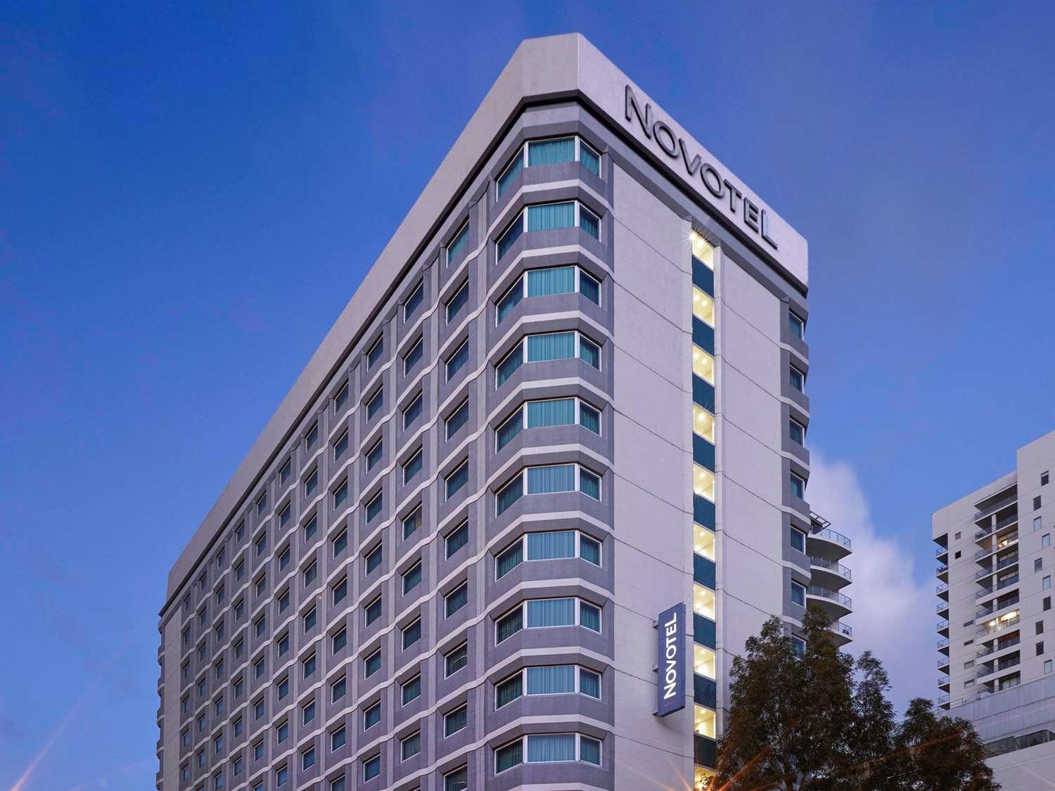 Vista Exterior Novotel Perth Langley