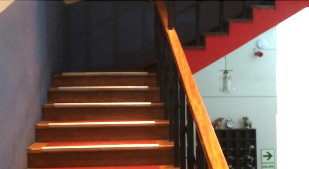 Varios Hostal Business Inn & Mystic Suite