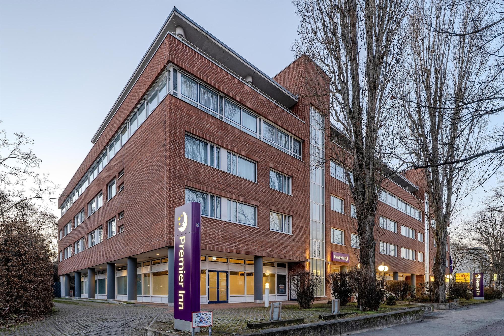 Vista Exterior Premier Inn Berlin City Süd