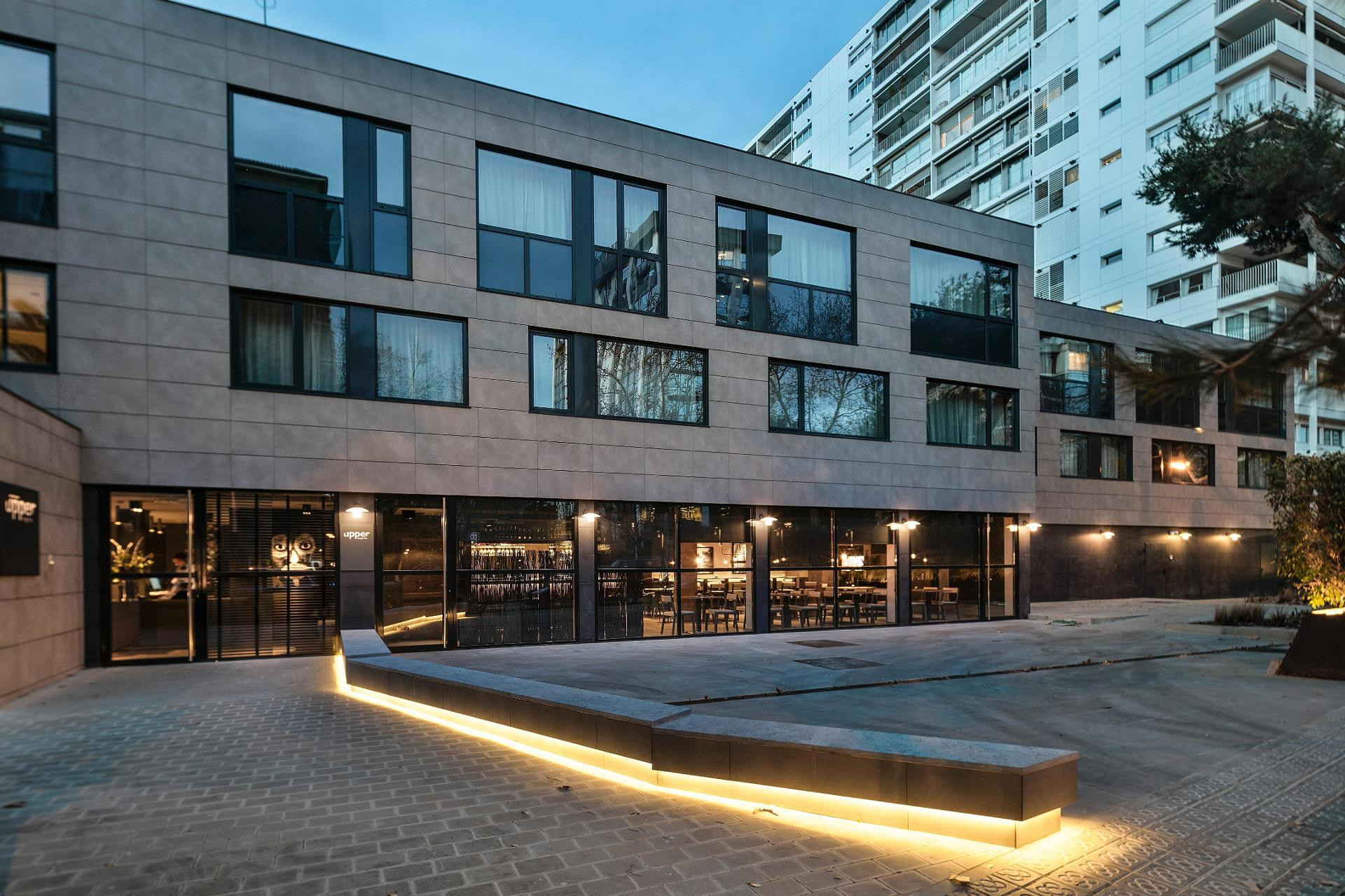 Vista Exterior Hotel Upper Diagonal