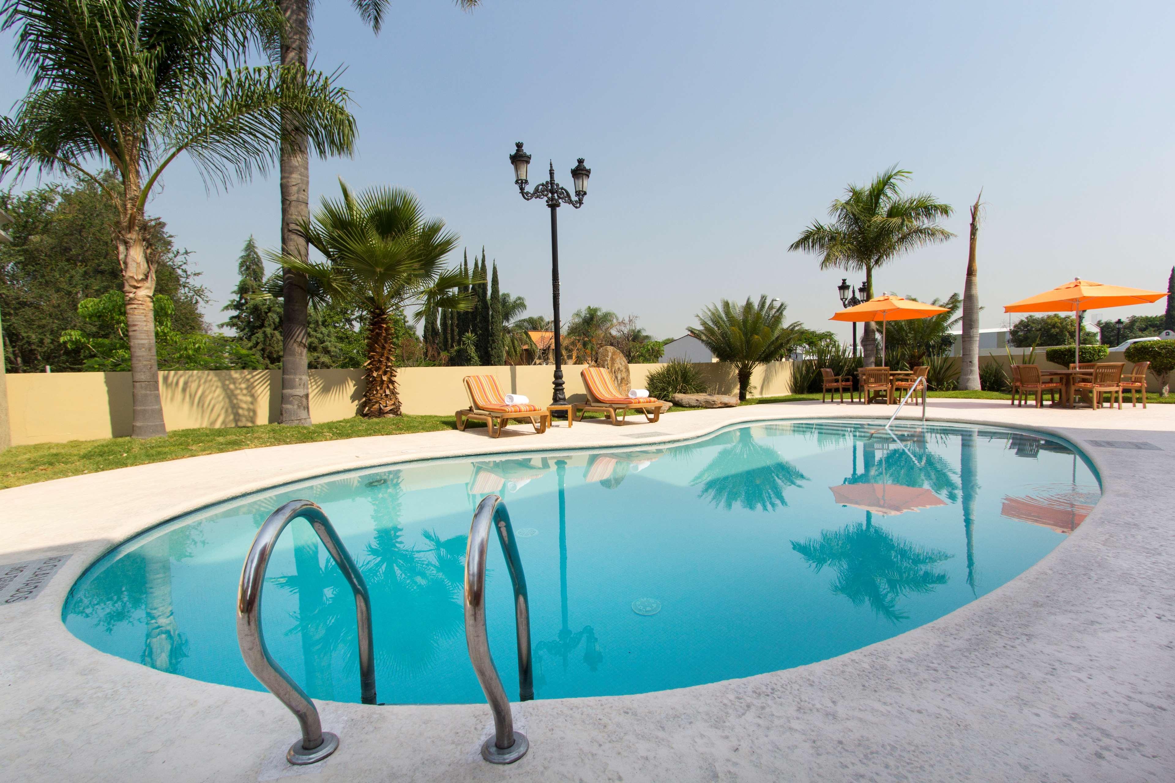 Vista Piscina Hampton Inn by Hilton Guadalajara-Aeropuerto