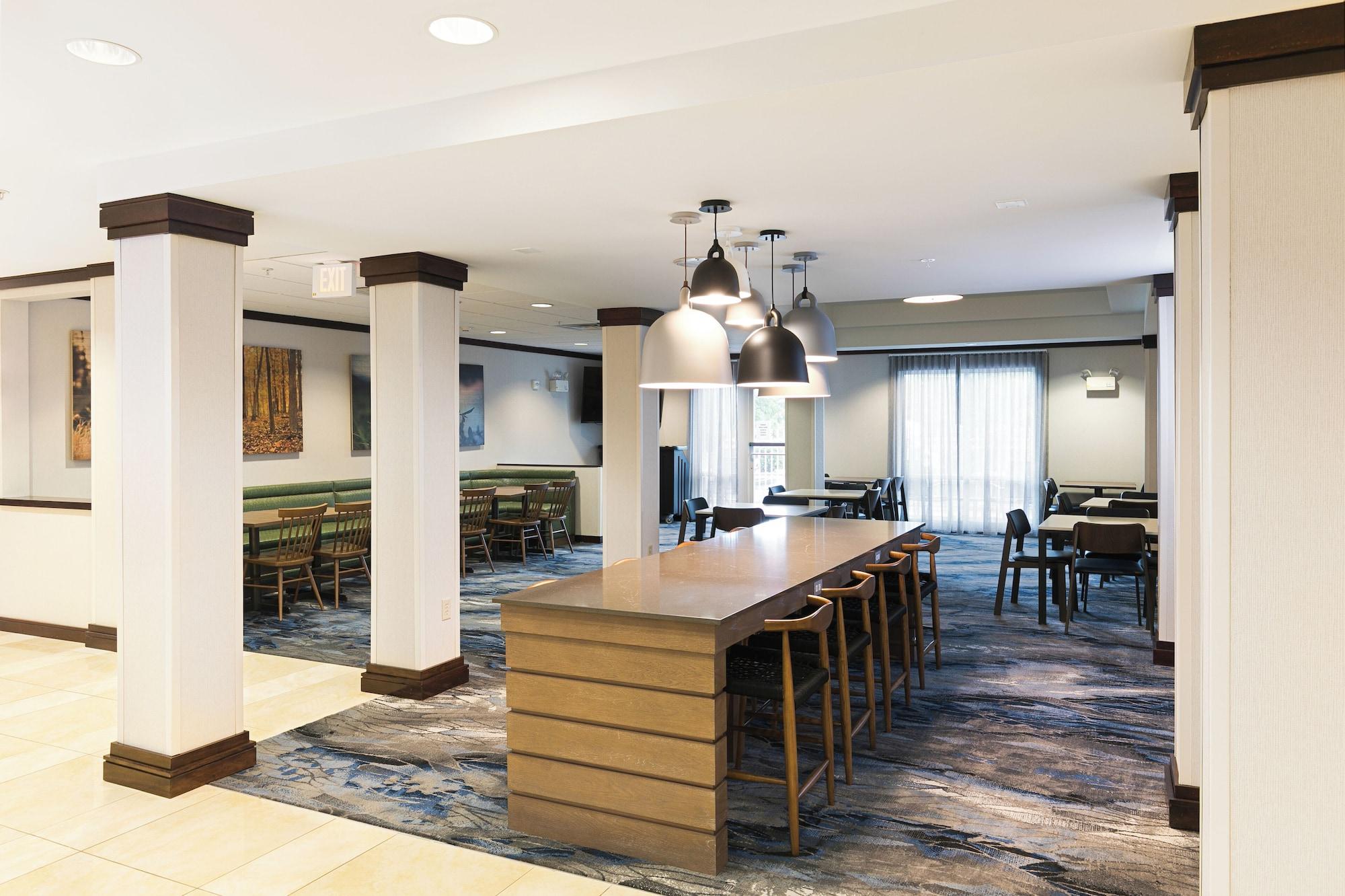 Restaurant Fairfield Inn & Suites by Marriott Milwaukee Airport