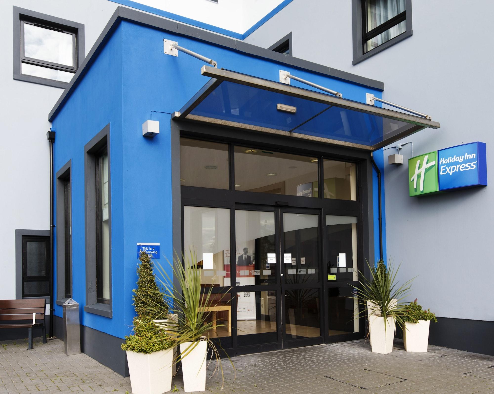 Vista Exterior Holiday Inn Express Antrim by IHG