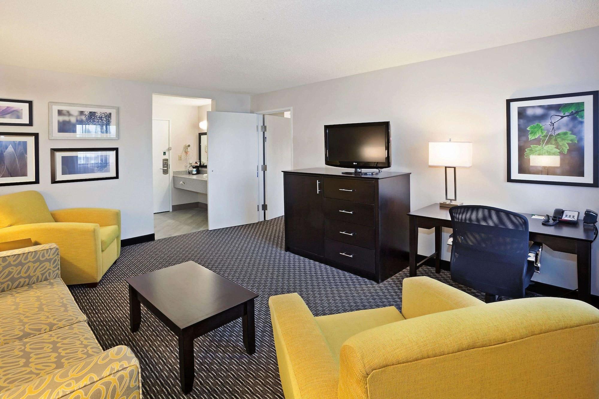 Habitación La Quinta Inn & Suites by Wyndham Cleveland Macedonia
