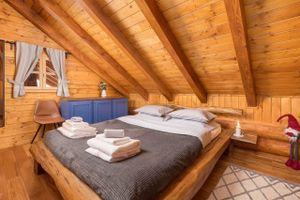 Alquiler Vacacional - Log Home Mountain Mama - Charming Wooden Cottage with Wellness Amenities
