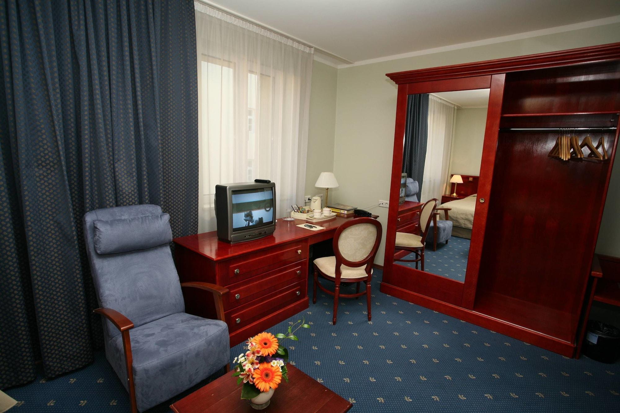 Set de Habitación Draakon Hotel