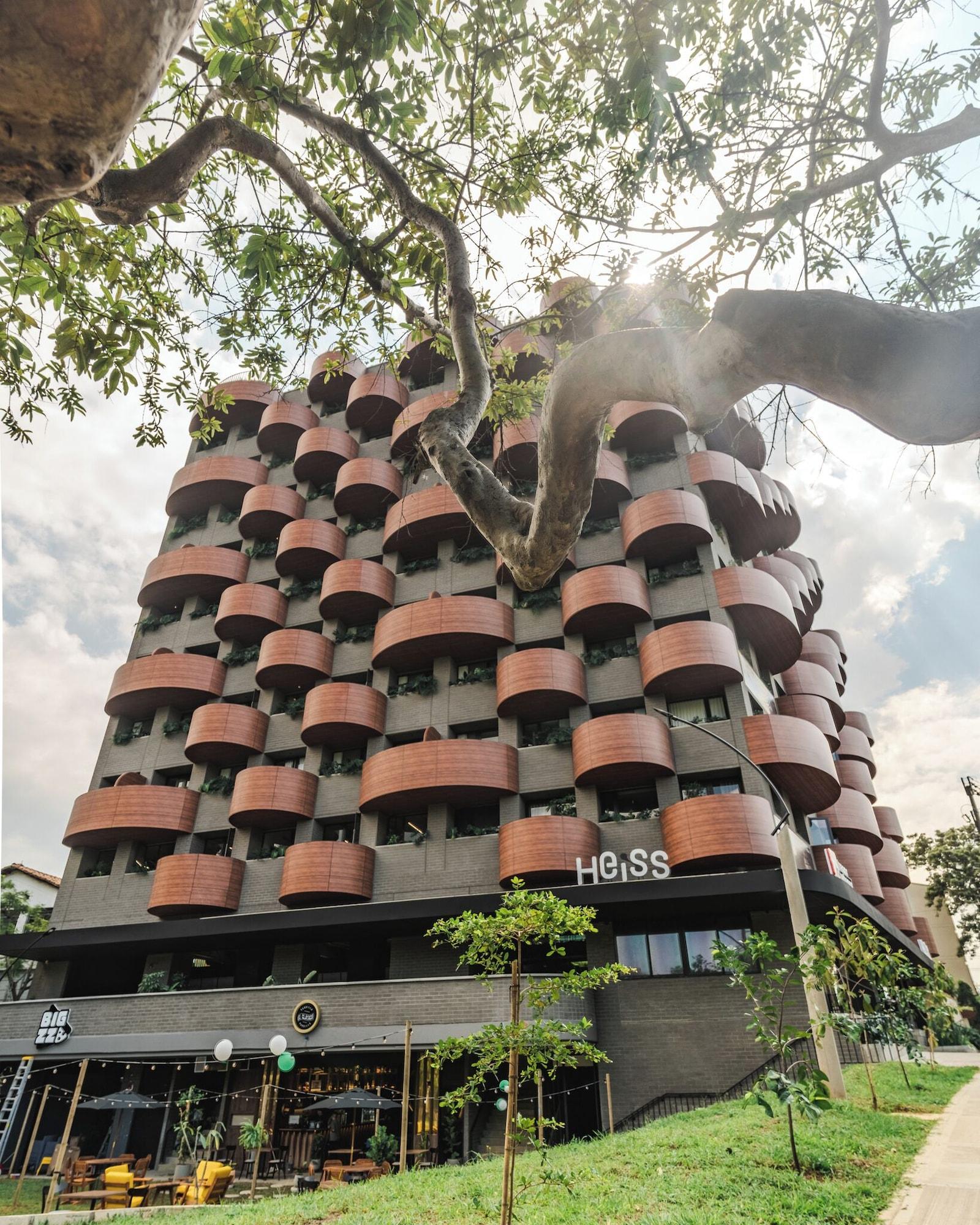 Vista Exterior Heiss Hotel - By Jalo