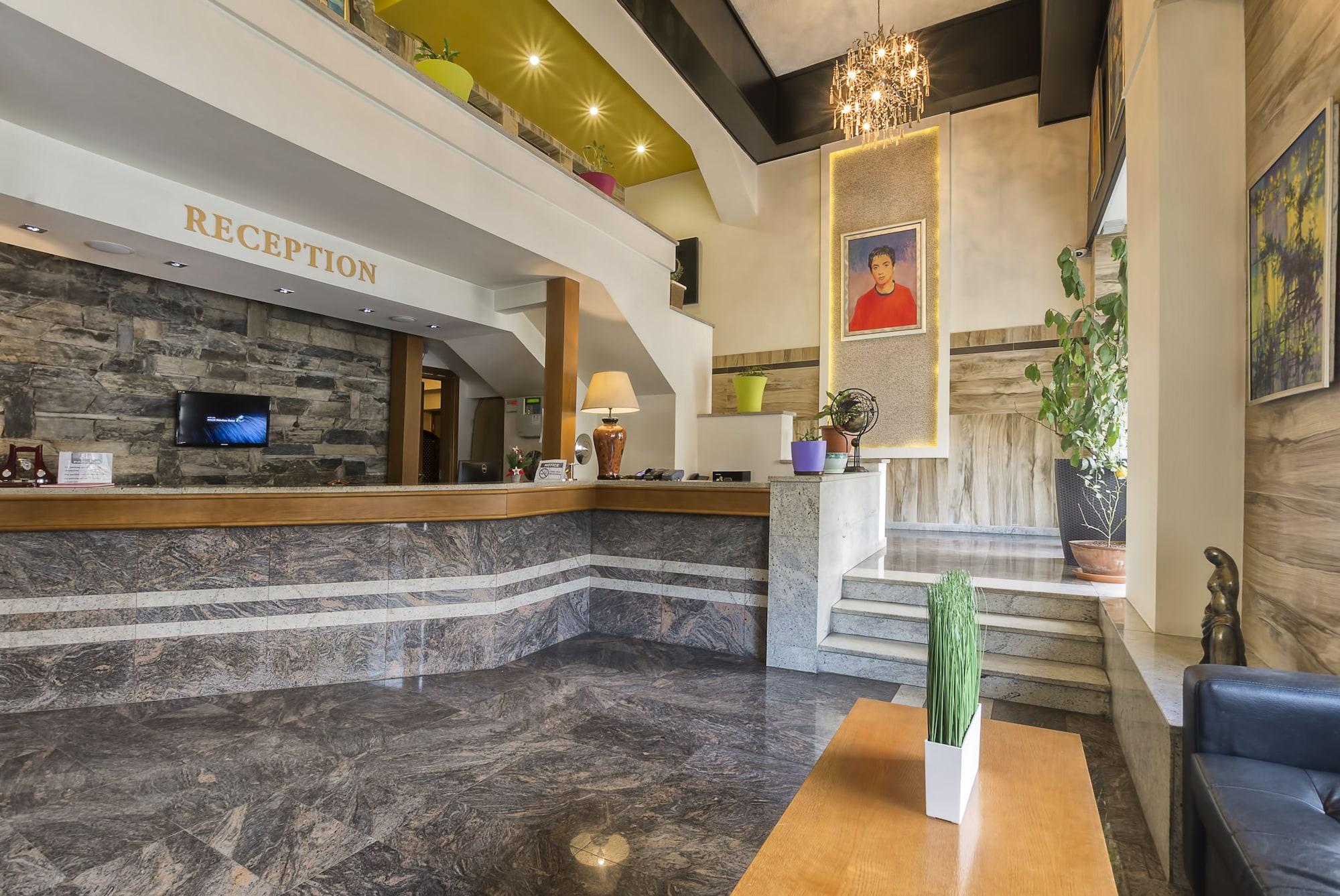 Vista Lobby Hotel Lirak