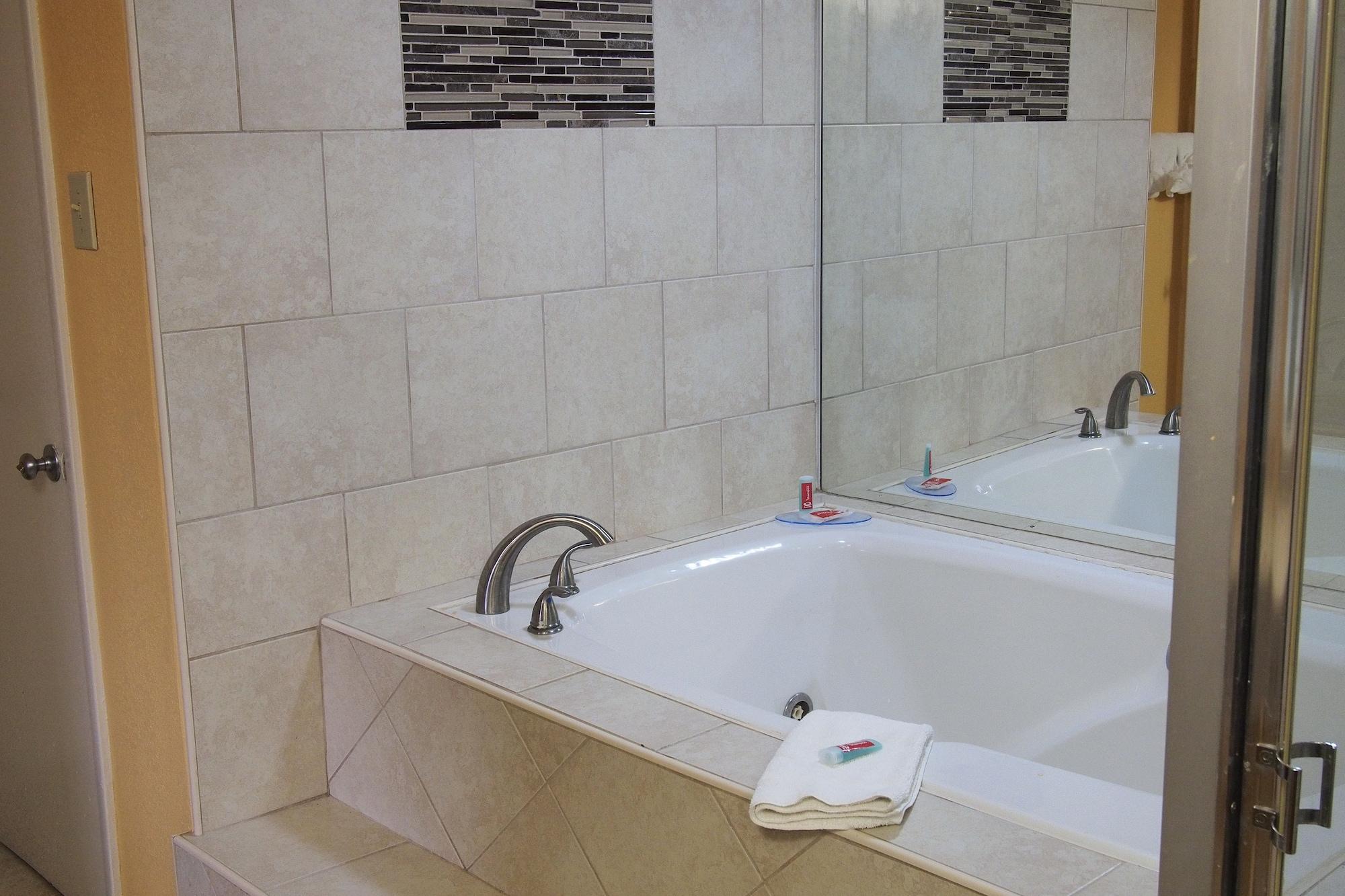 Equipamiento de Habitación Econo Lodge at Military Circle