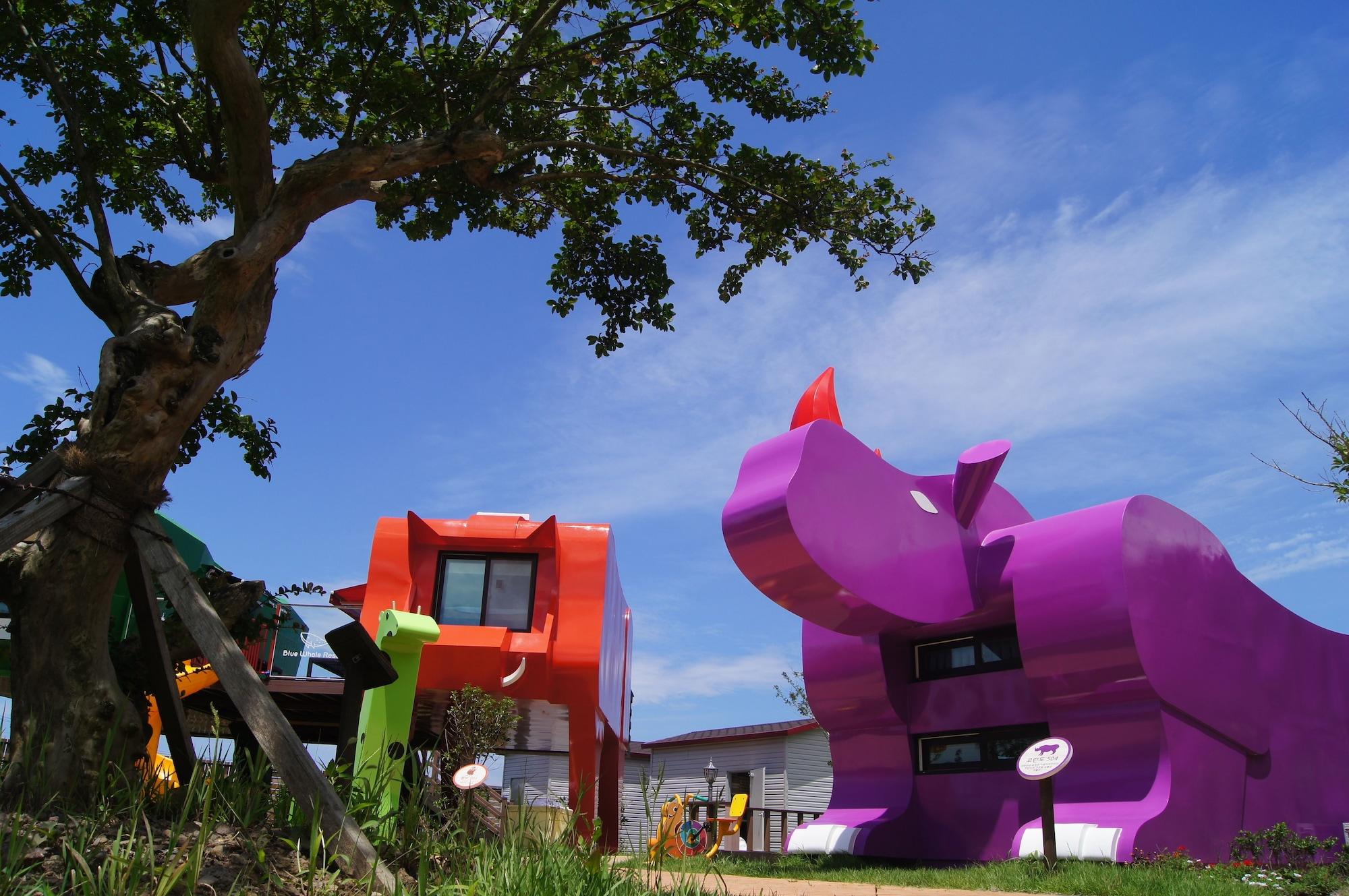 Instalaciones Recreativas Blue Whale Resort