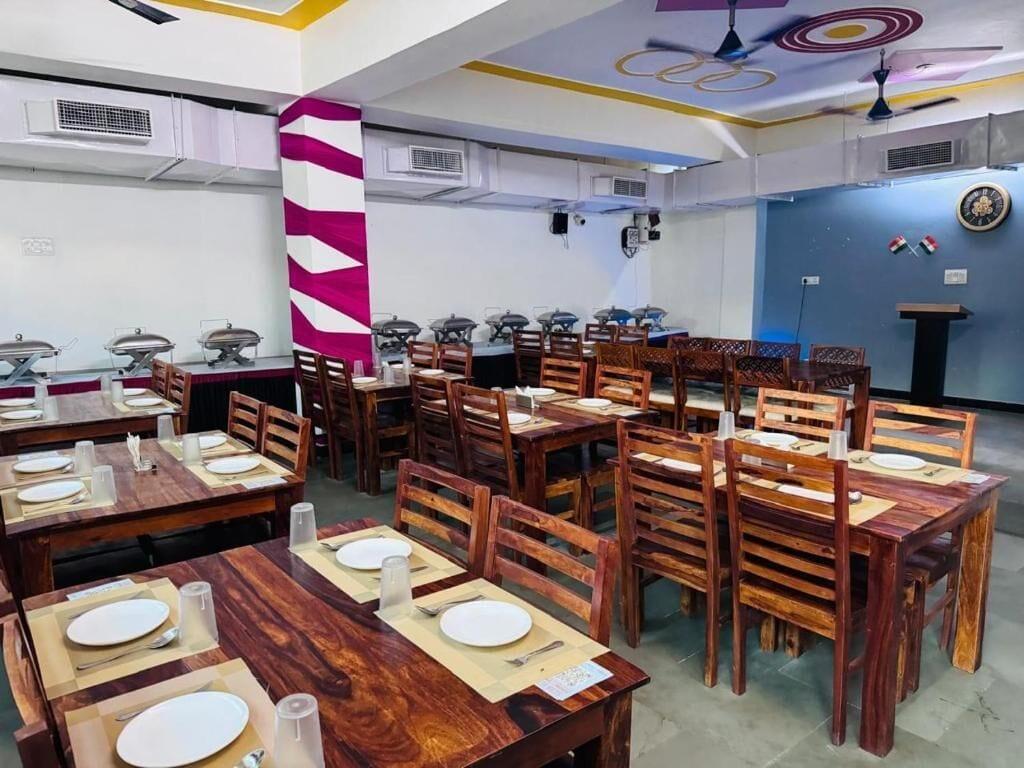 Restaurant Elite Stay Hotel & Resort