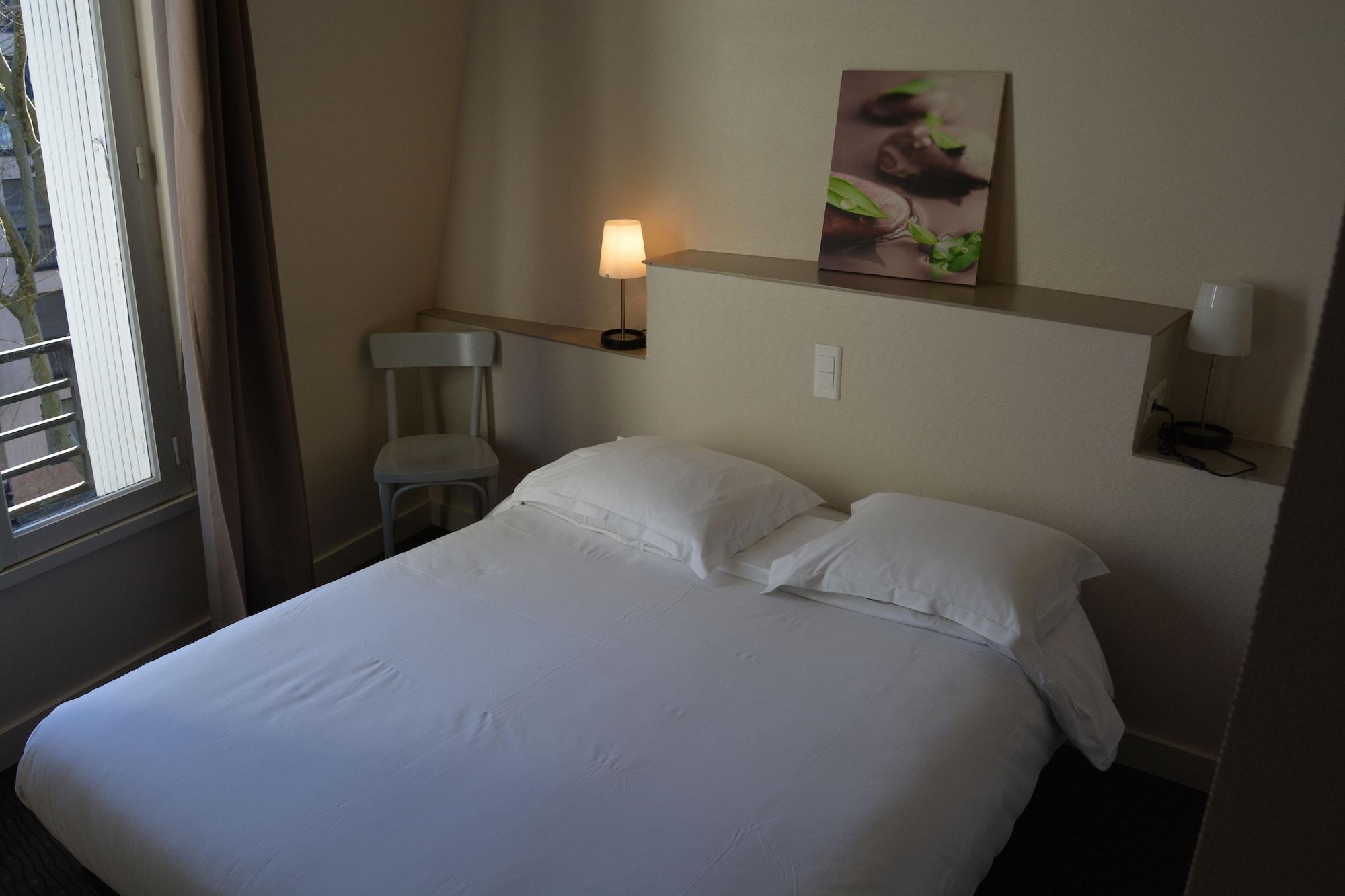 Varios Le Charleston Hotel