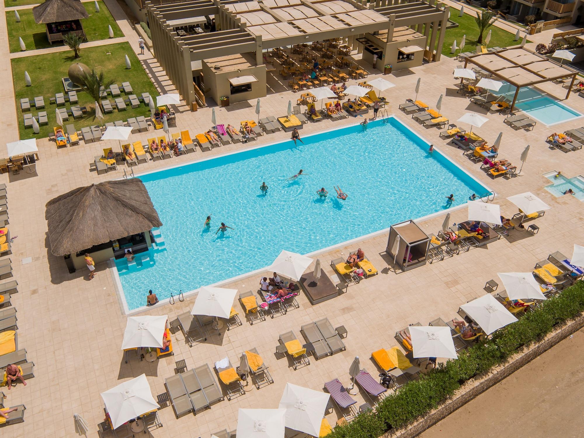 Vista Exterior Hotel Oasis Salinas Sea