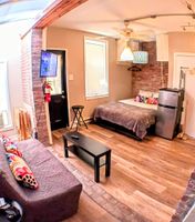Alquiler Vacacional - Charming Jawn in fabulous Fishtown with W/D, AC, Private Patio, and fast WiFi