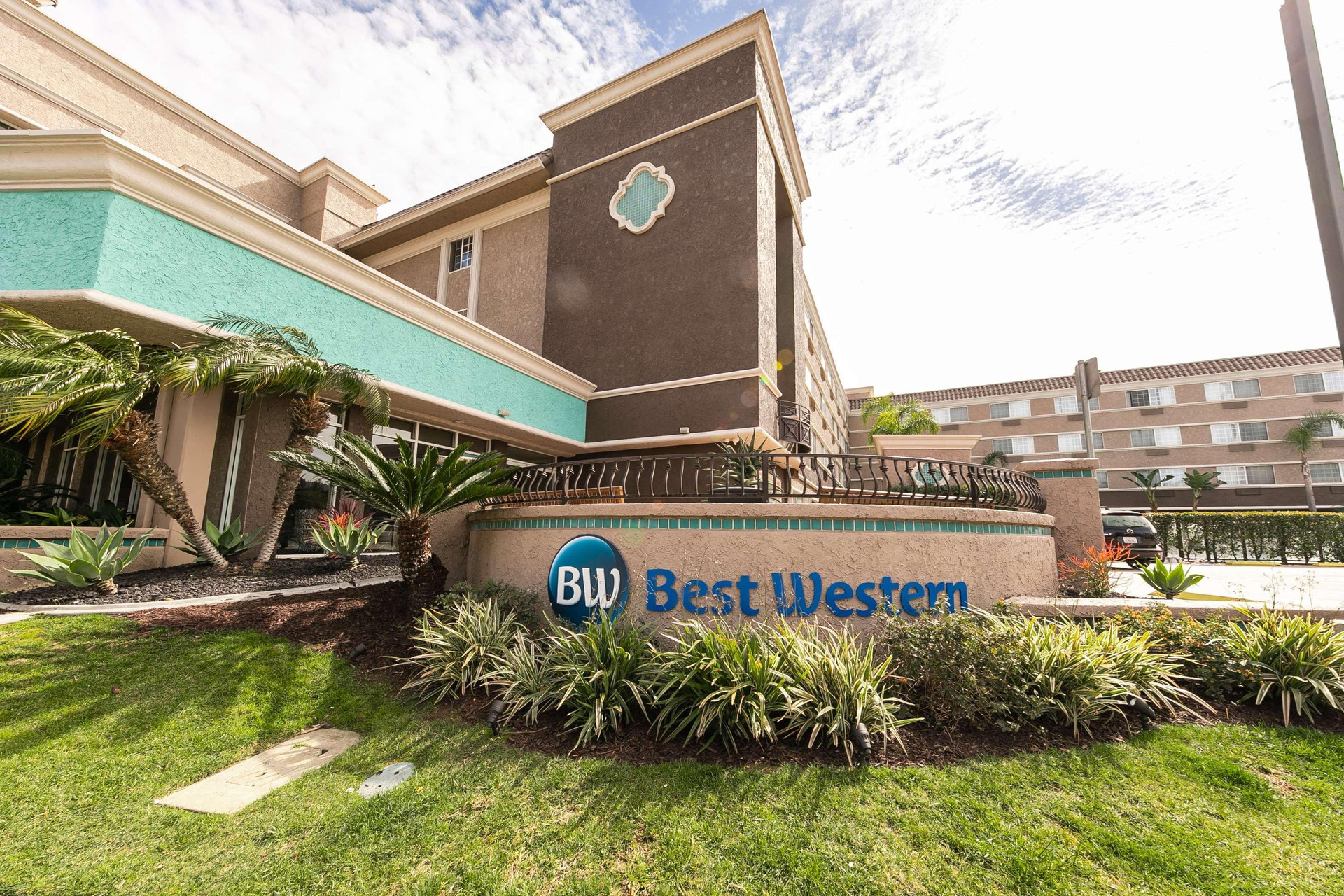 Vista Lobby Best Western Inn & Suites San Diego – Zoo/SeaWorld Area