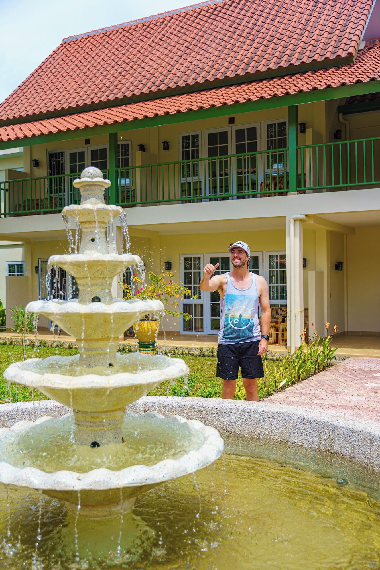 Vista Exterior Hotel Deli River