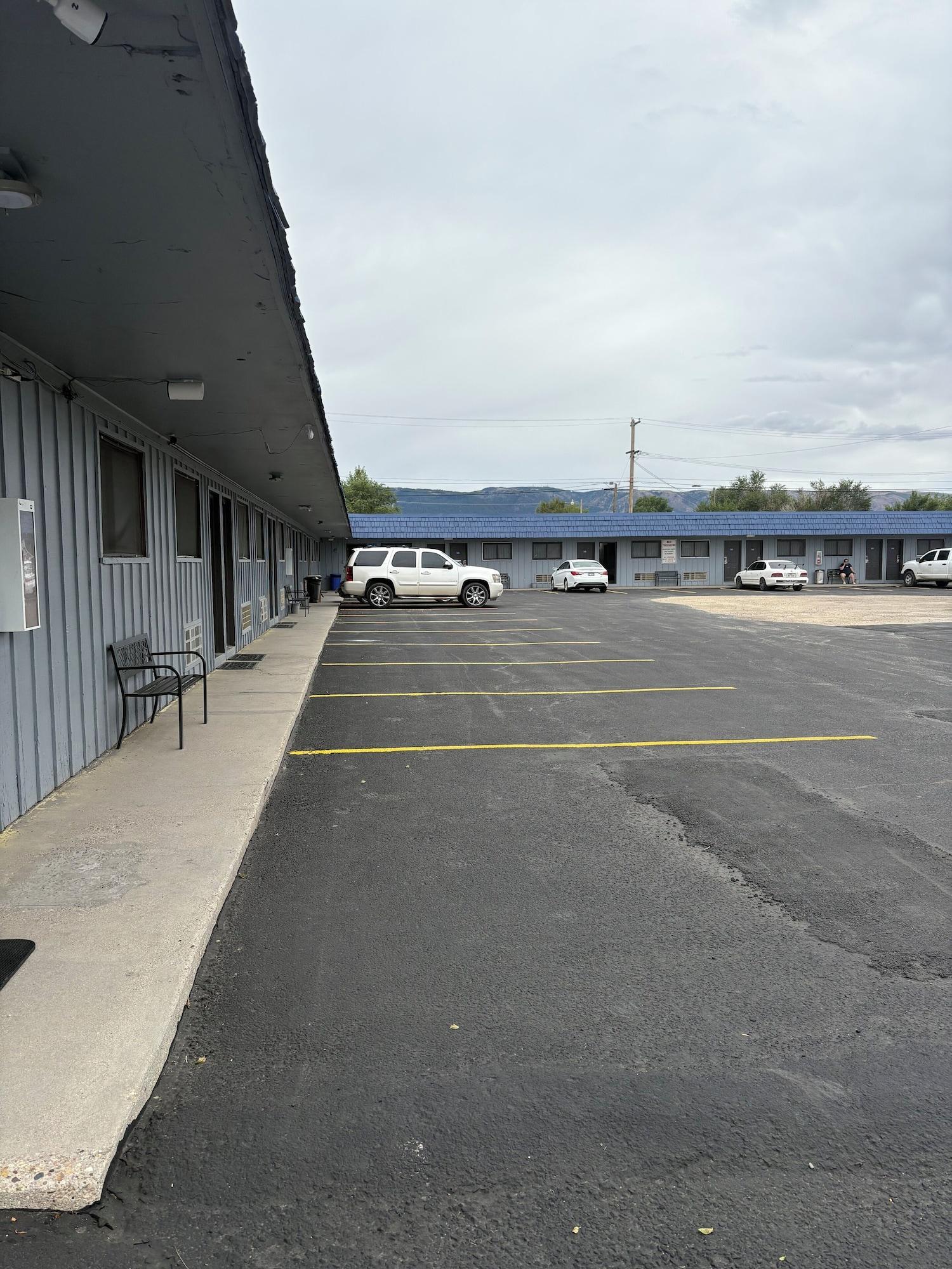 Vista Exterior Sage & Sand Motel